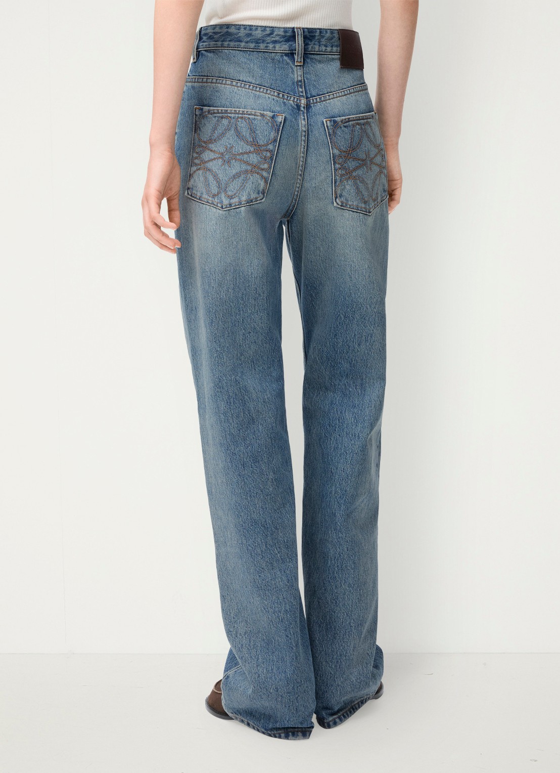 LOEWE High waist straight leg jeans met medium wassingg - achterkant 5 indigo