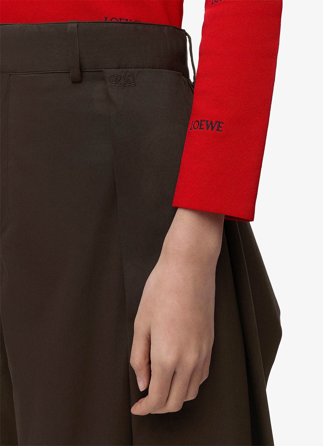 LOEWE High waist wide fit pantalon in zijdeblend met plooidetail - detail 5 bruin
