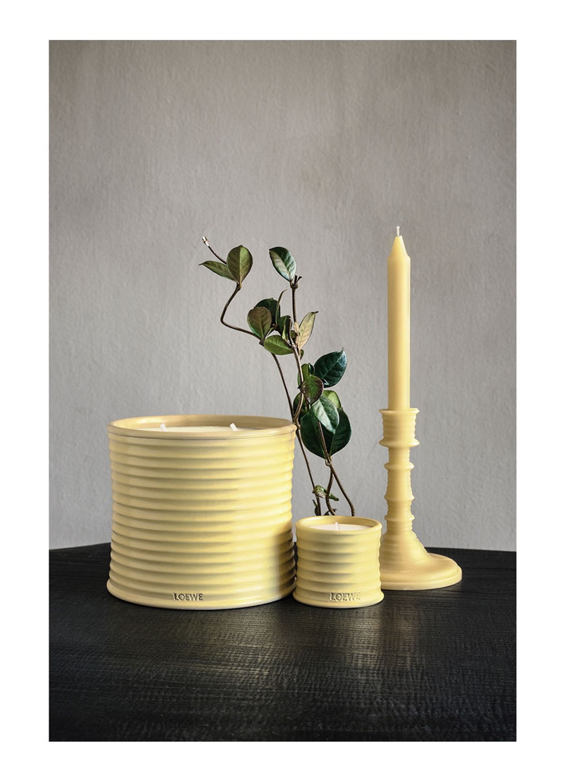 LOEWE Honeysuckle Wax Candle - geurkaars kandelaar 330 gram - detail 4 undefined