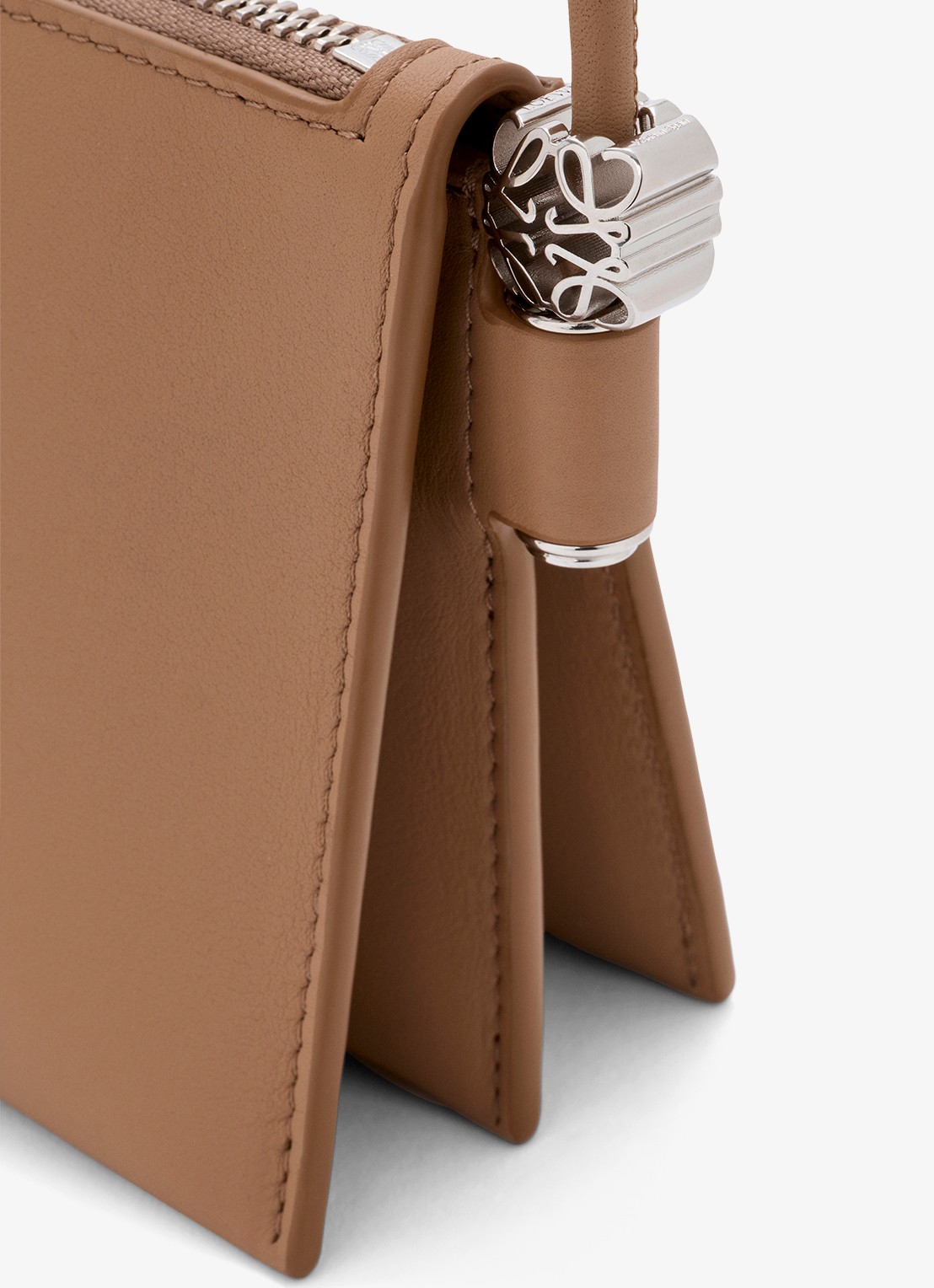 LOEWE Joya crossbodytas van kalfsleer - detail 6 camel