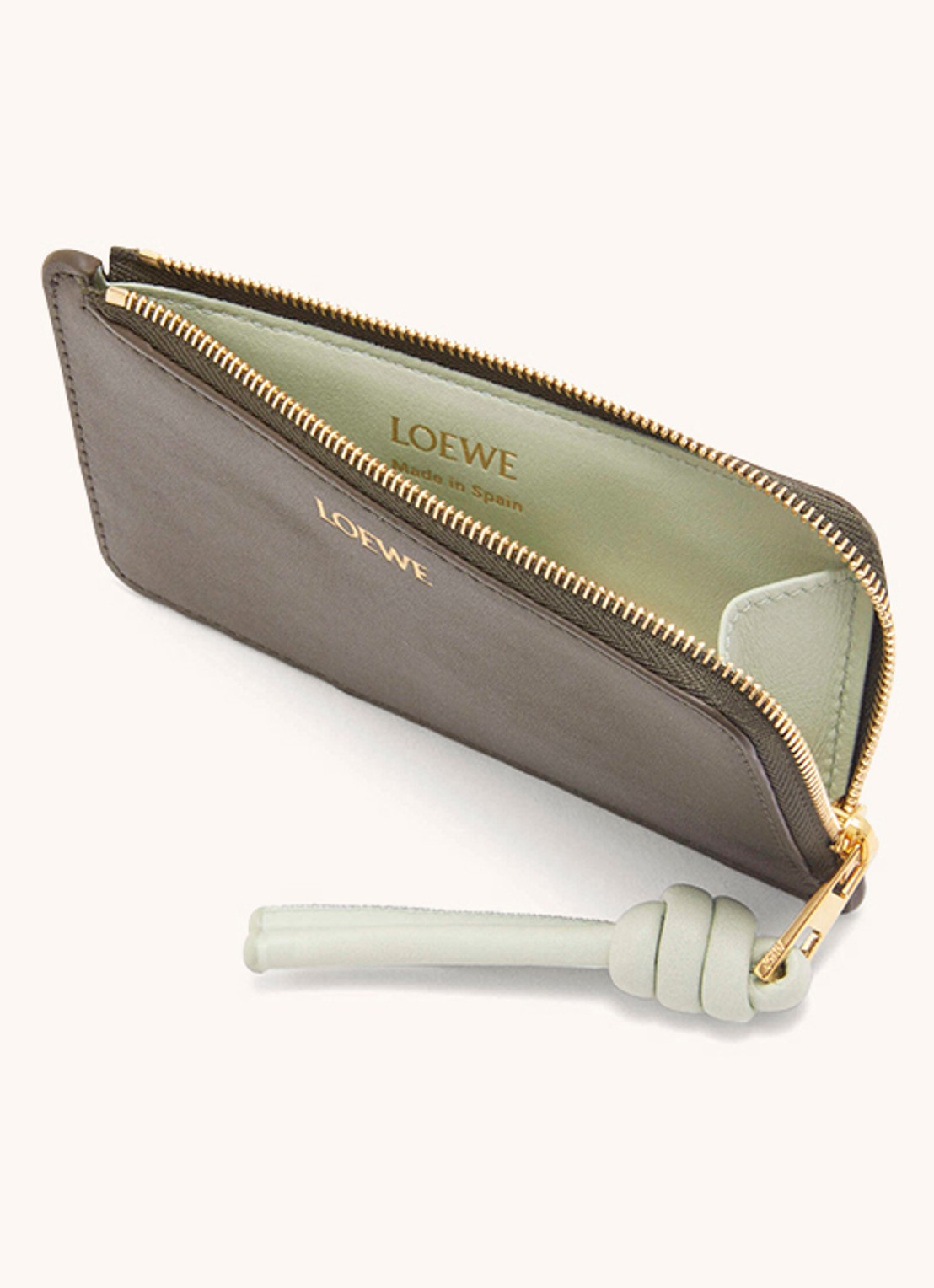 LOEWE Knot pasjeshouder van kalfsleer - voorkant 2 khaki