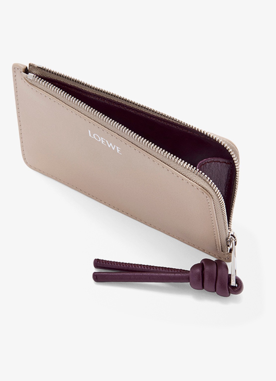 LOEWE Knot pasjeshouder van kalfsleer - detail zand