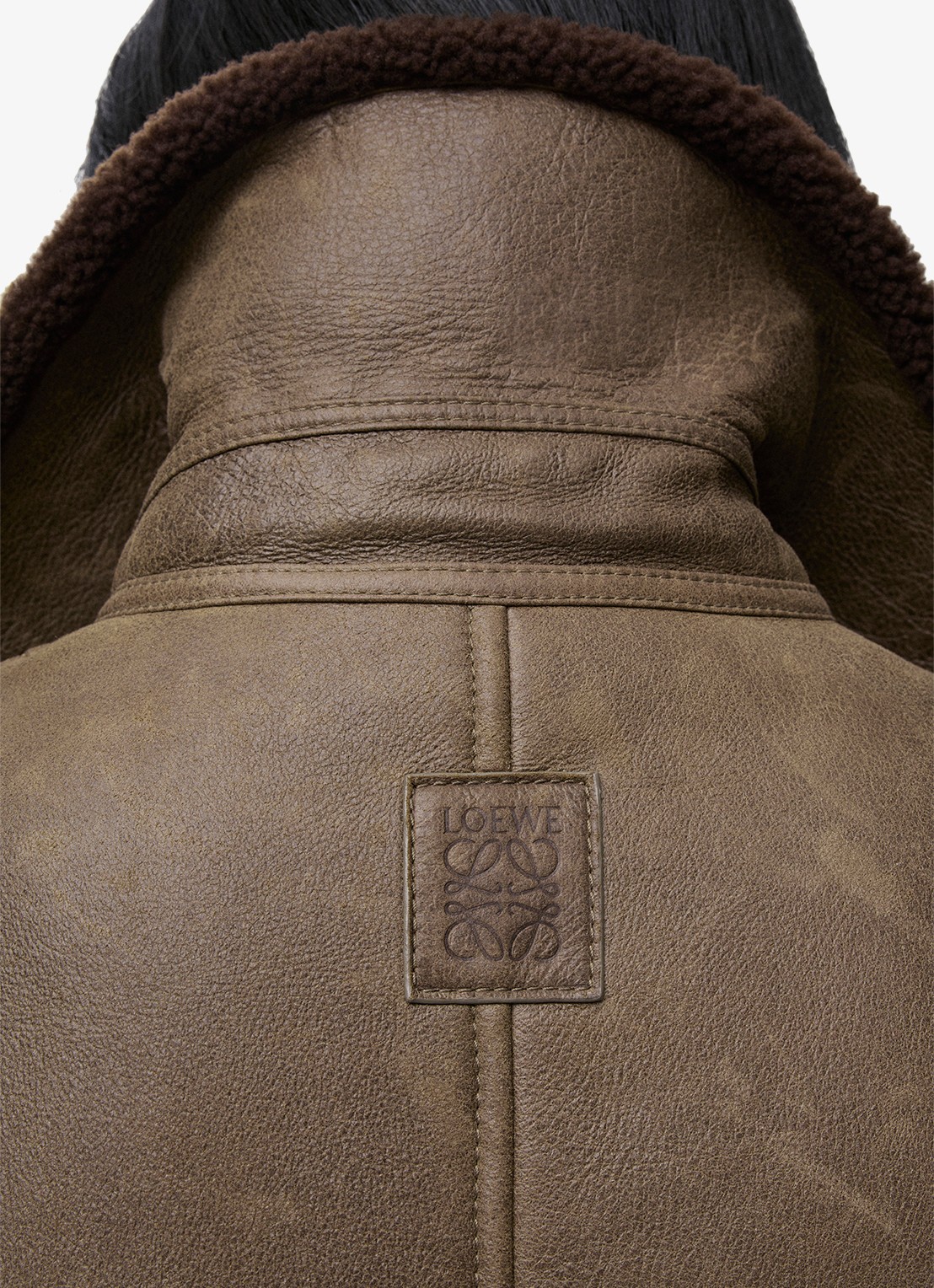 LOEWE Lammy coat van lamsleer met steekzakken - detail 3 bruin