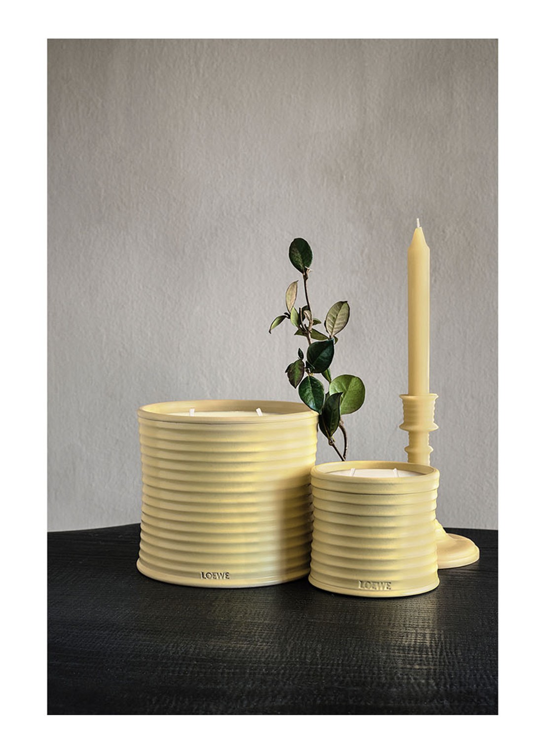 LOEWE Medium Honeysuckle Candle - geurkaars 610 gram - detail 7 undefined