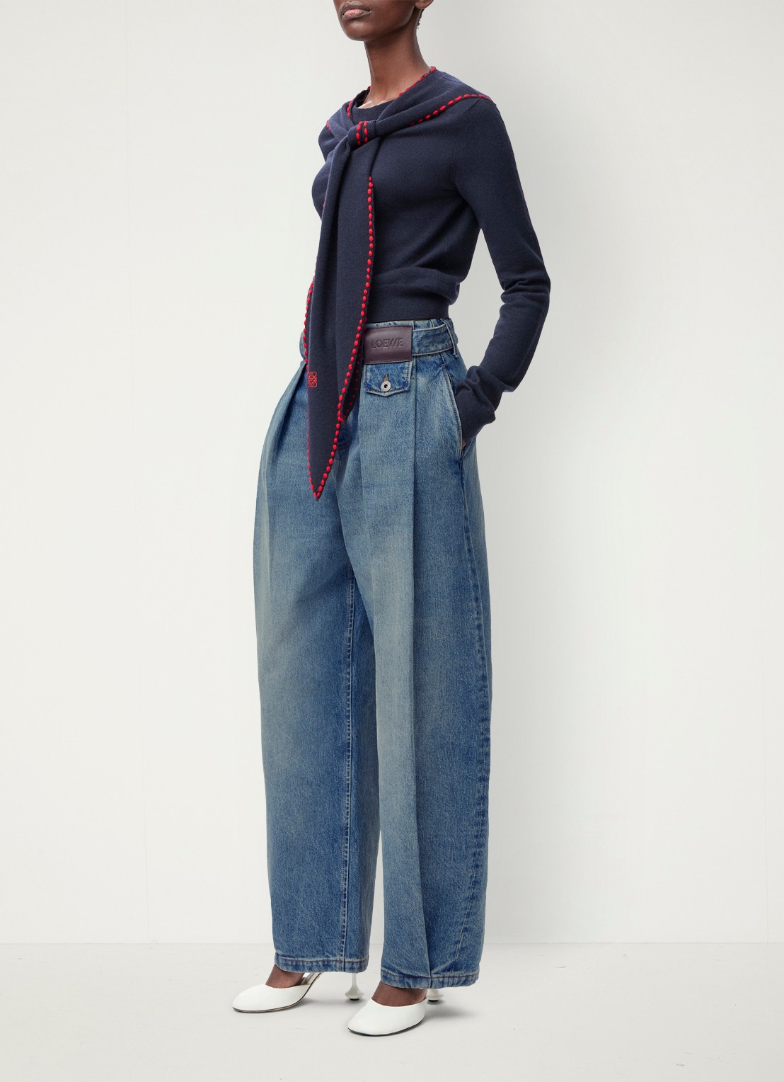 LOEWE Mid waist loose fit jeans met ceintuur - voorkant 2 indigo