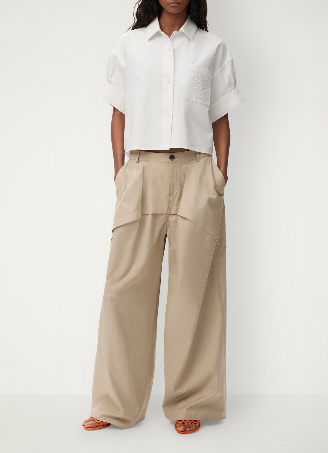 LOEWE Mid waist wide fit pantalon met steekzakken - voorkant 3 beige