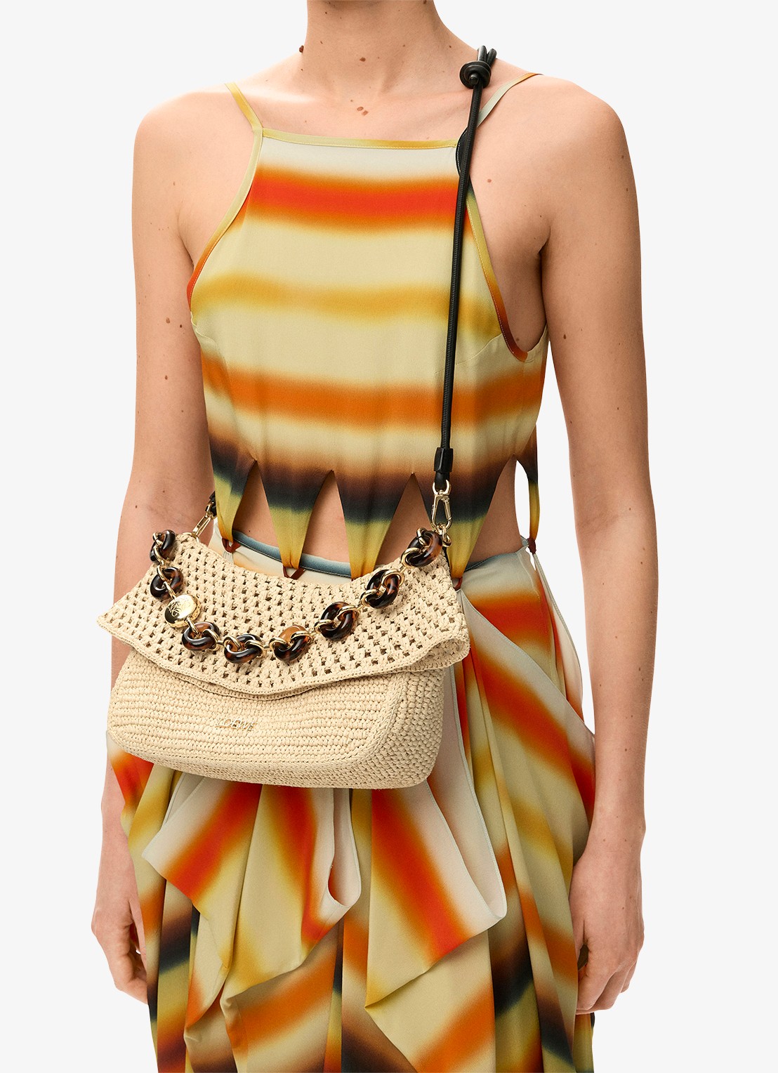 LOEWE Ola Medium schoudertas van raffia - detail 5 beige