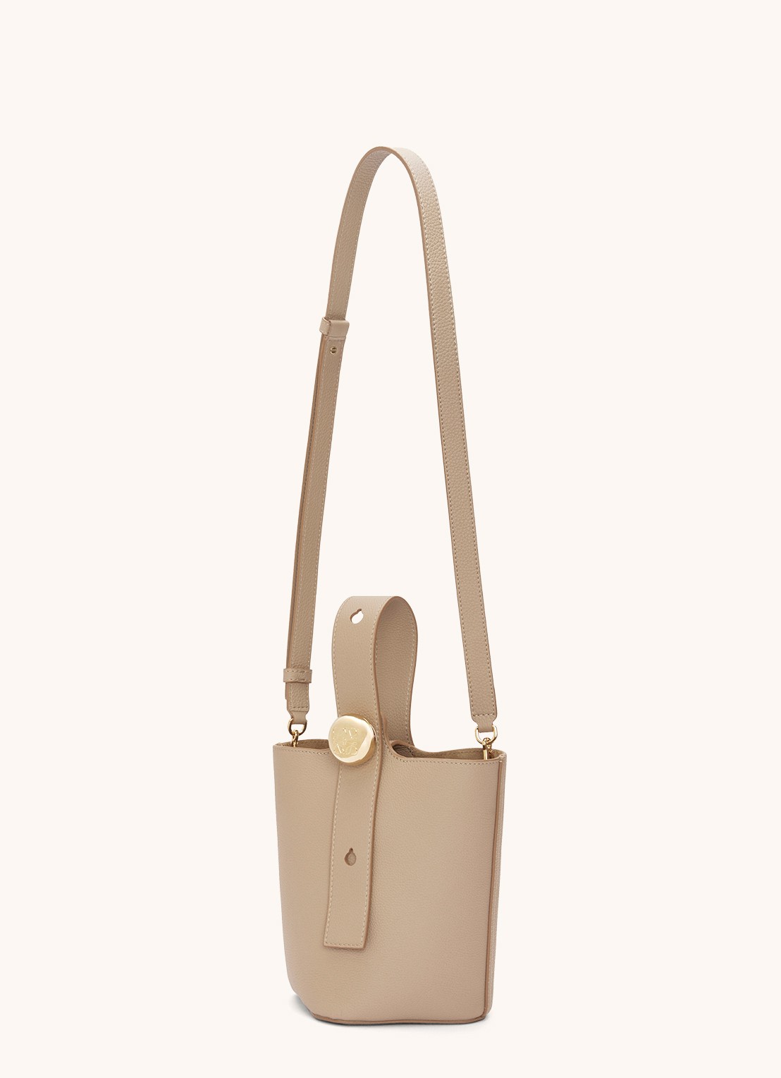 LOEWE Pebble Bucket Mini crossbodytas van kalfsleer - detail 4 beige