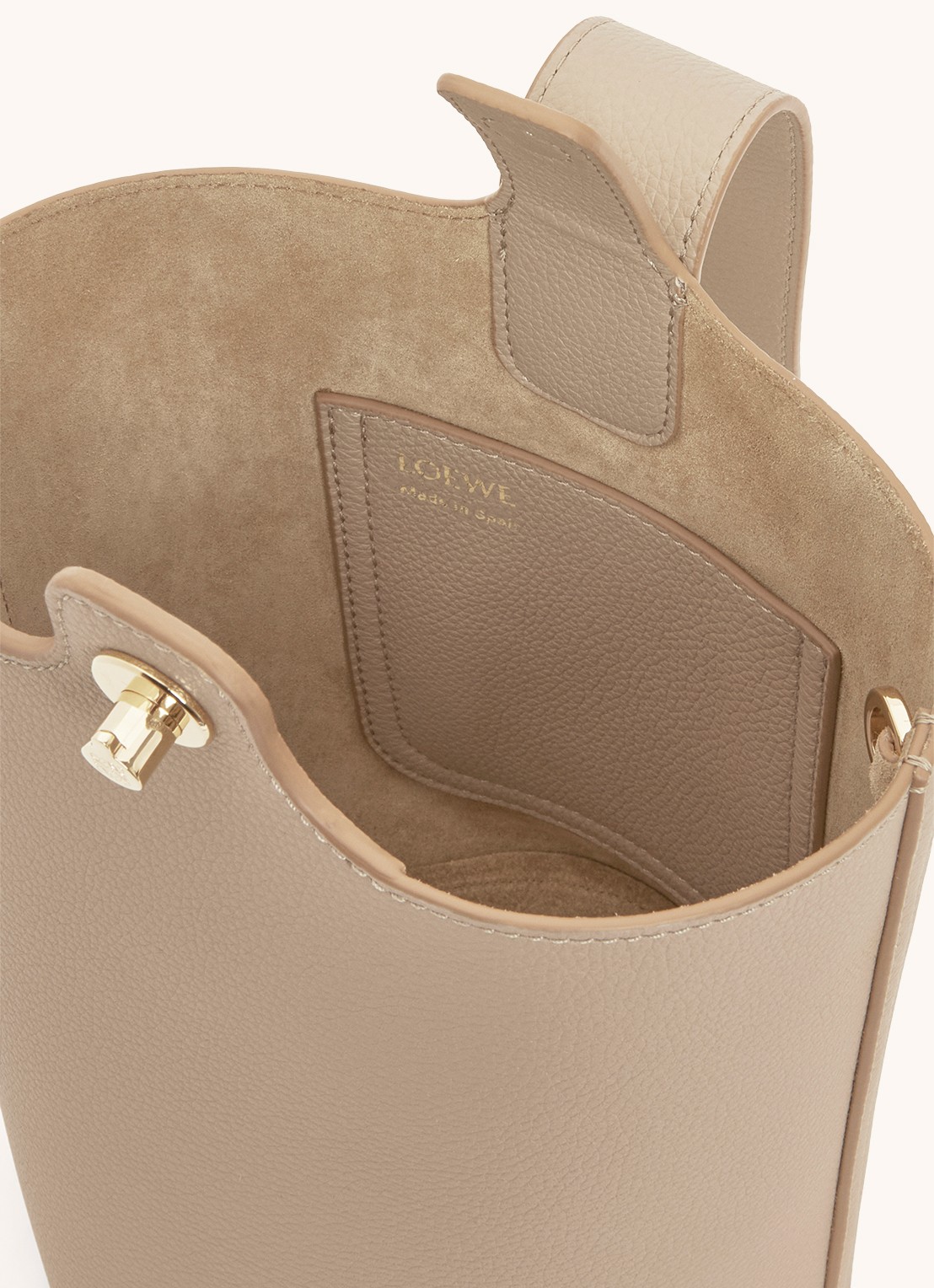 LOEWE Pebble Bucket Mini crossbodytas van kalfsleer - detail 5 beige