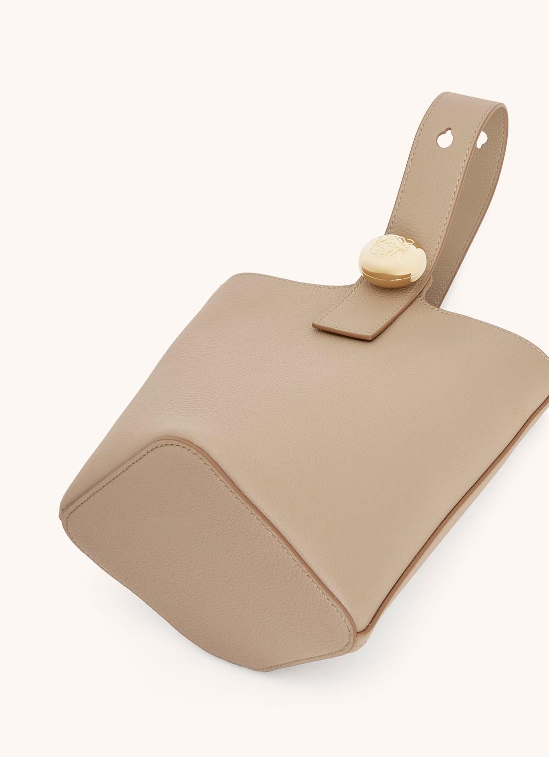 LOEWE Pebble Bucket Mini crossbodytas van kalfsleer - detail 7 beige