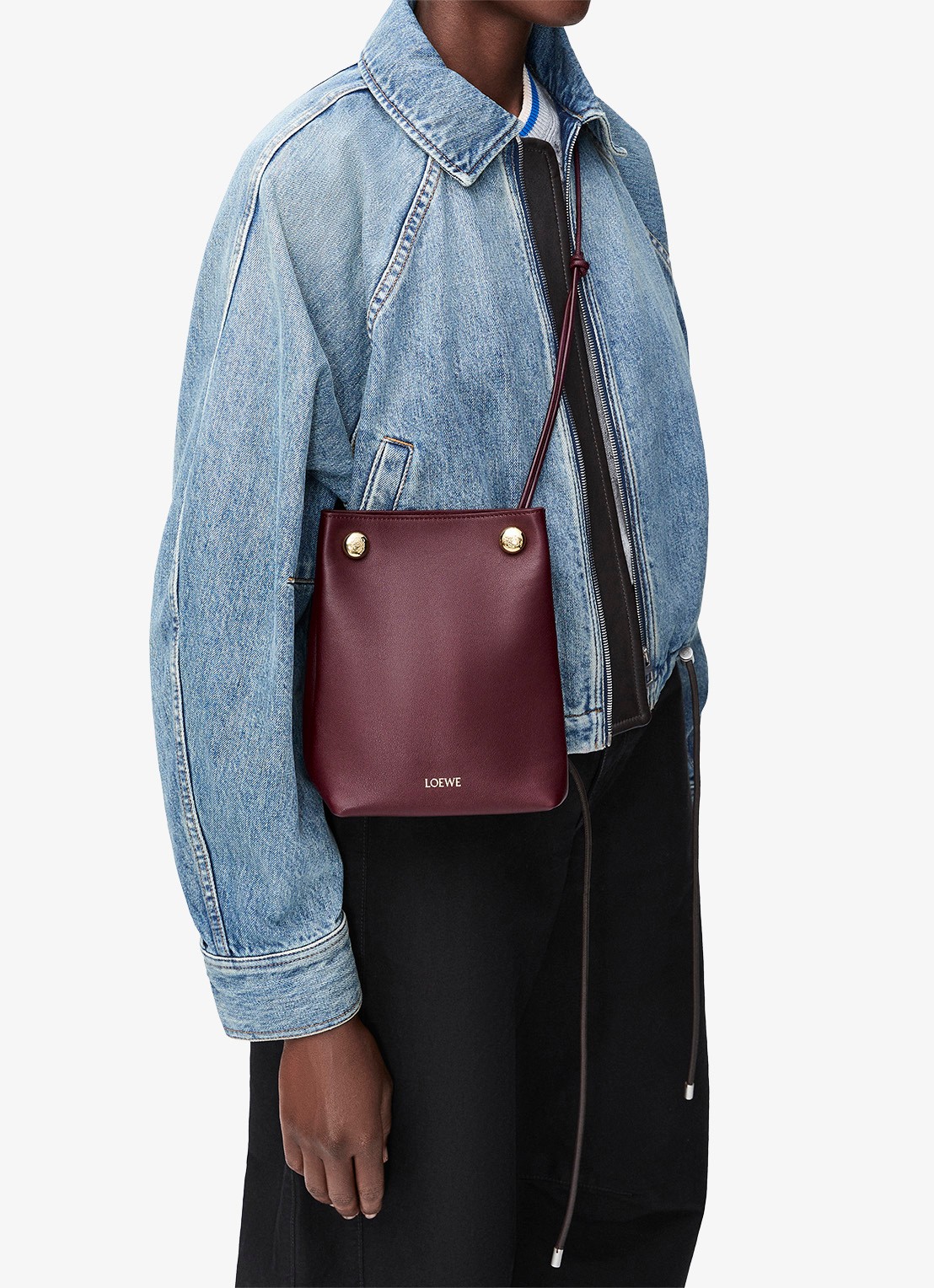 LOEWE Pebble Pouch crossbodytas van leer - voorkant 2 bordeauxrood