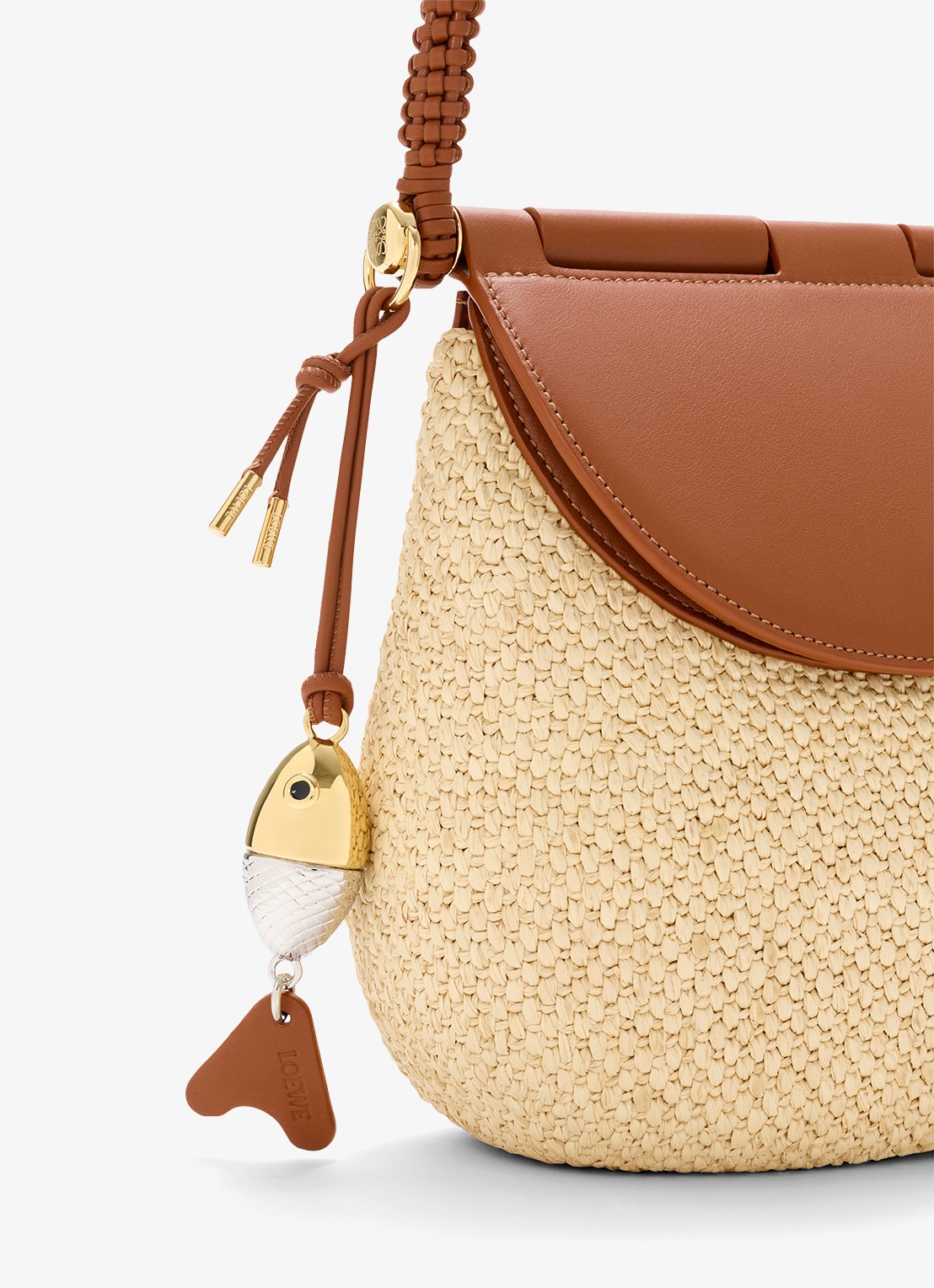 LOEWE Pescador Medium schoudertas van raffia met kalfsleren details - detail 4 beige