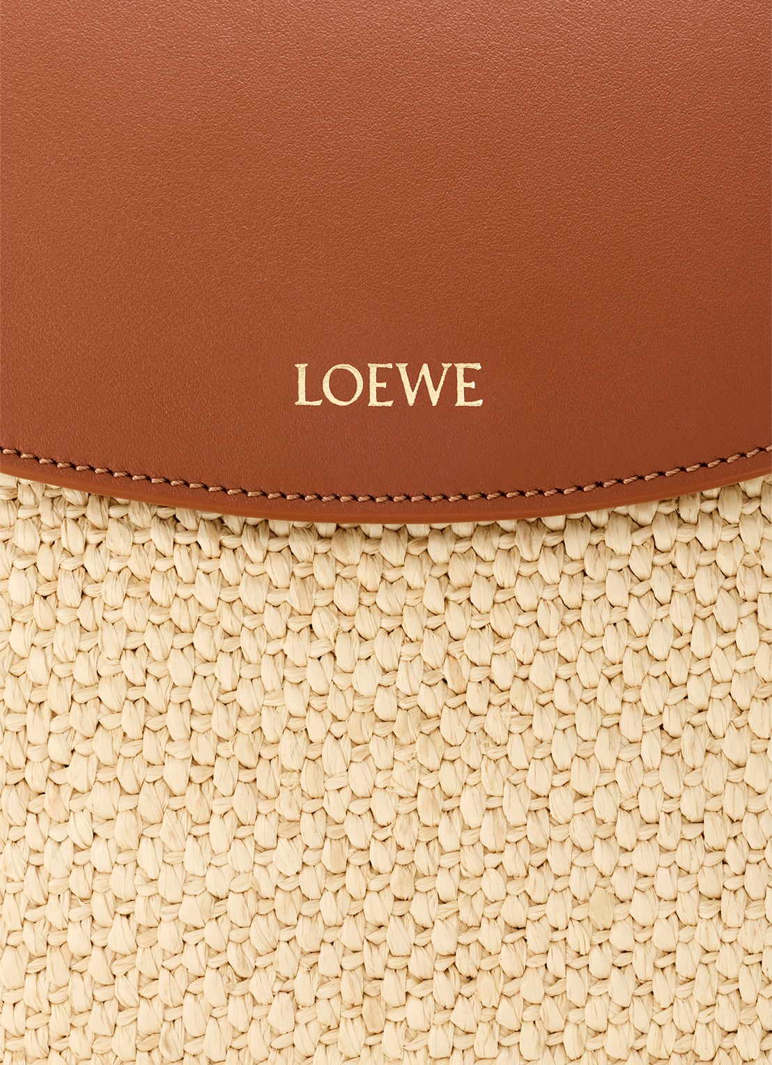 LOEWE Pescador Medium schoudertas van raffia met kalfsleren details - detail 6 beige