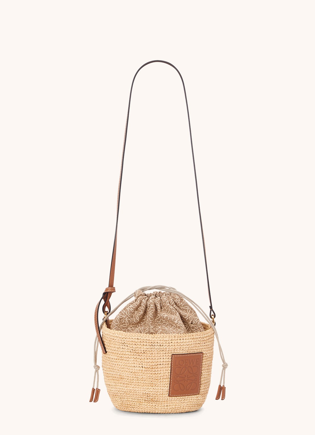 LOEWE Pochette schoudertas van raffia met kalfsleren details - detail creme