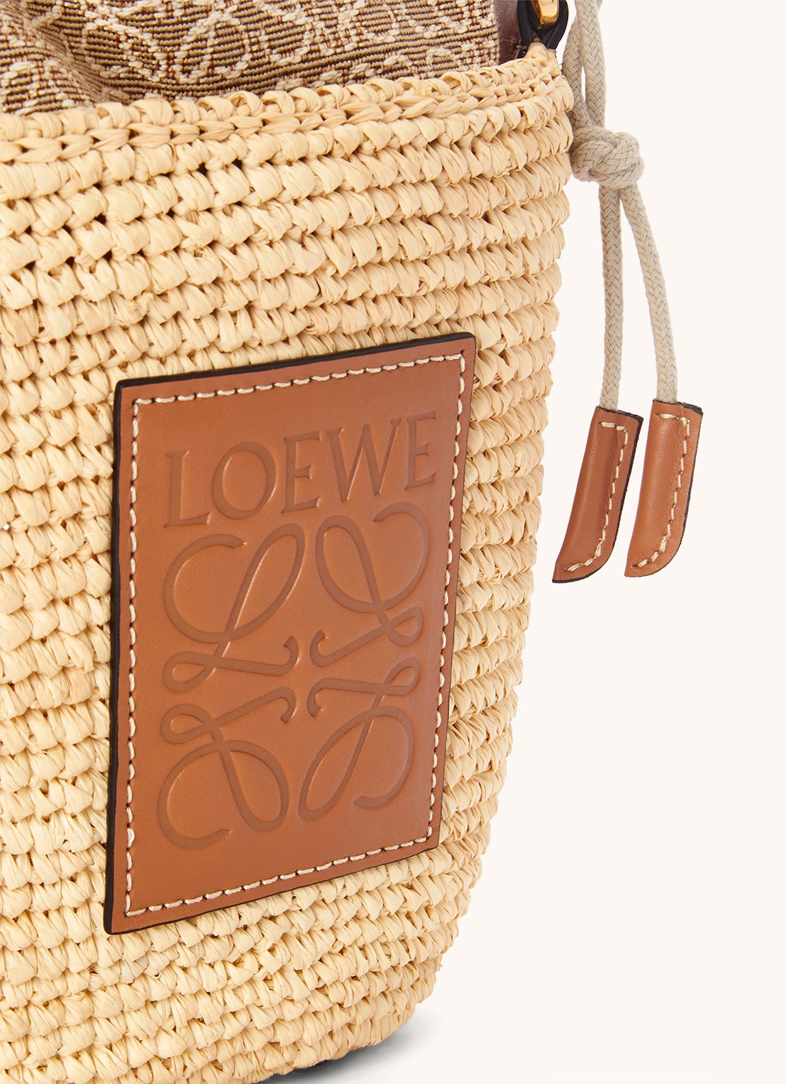 LOEWE Pochette schoudertas van raffia met kalfsleren details - detail 3 creme