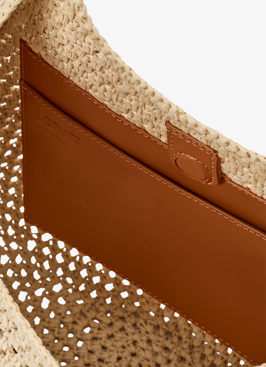 LOEWE Punch Hole Small schoudertas van raffia - detail beige