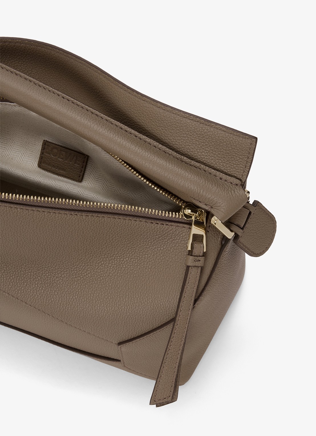 LOEWE Puzzle Edge Medium handtas van kalfsleer - detail 5 taupe