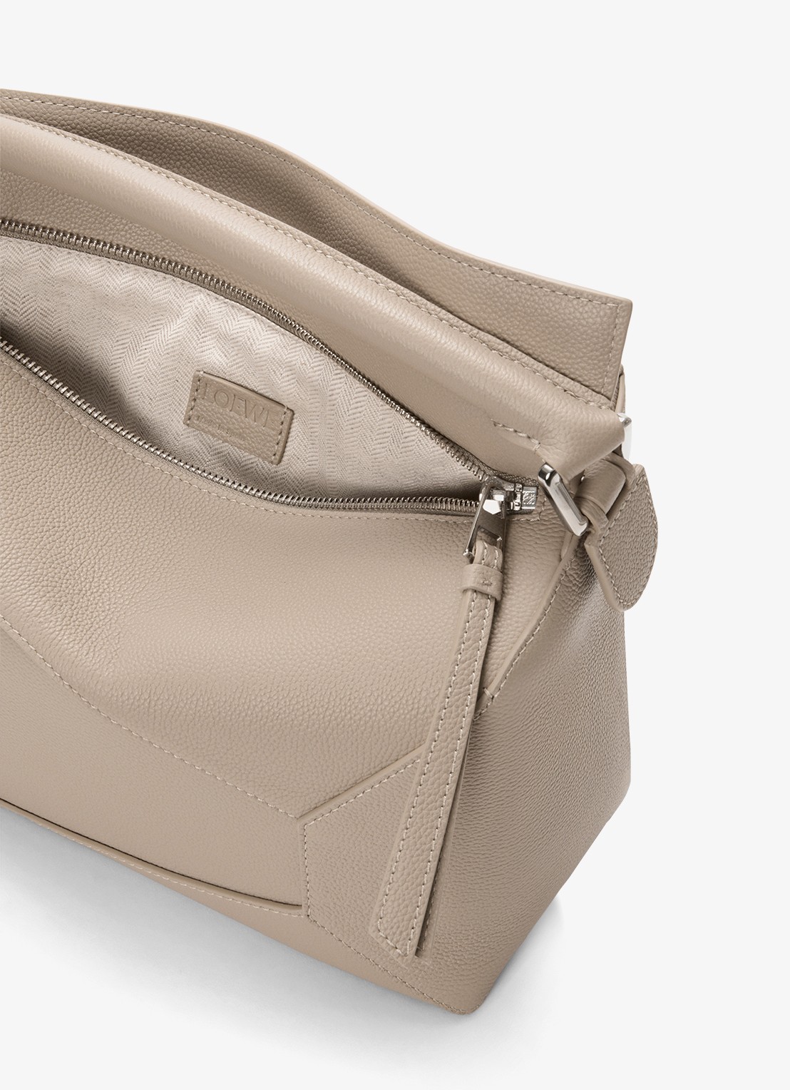 LOEWE Puzzle Edge Medium handtas van kalfsleer - detail 5 zand