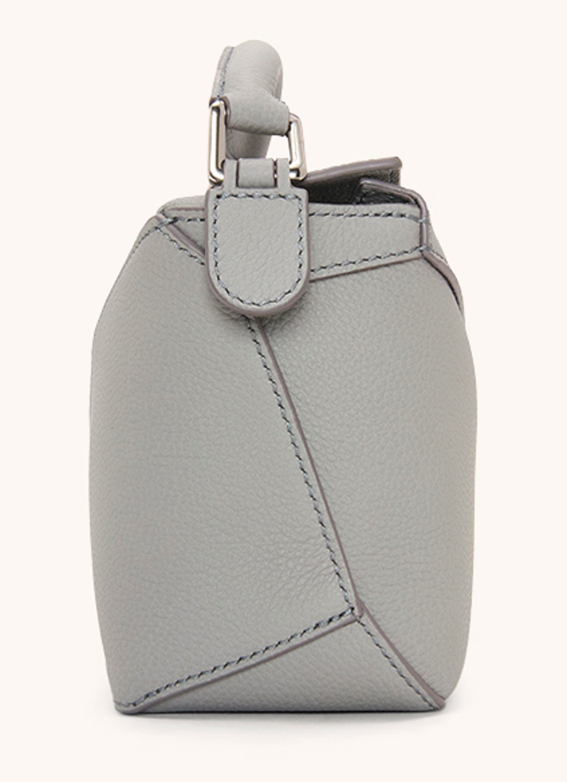 LOEWE Puzzle Edge Mini handtas van kalfsleer - achterkant lichtgrijs