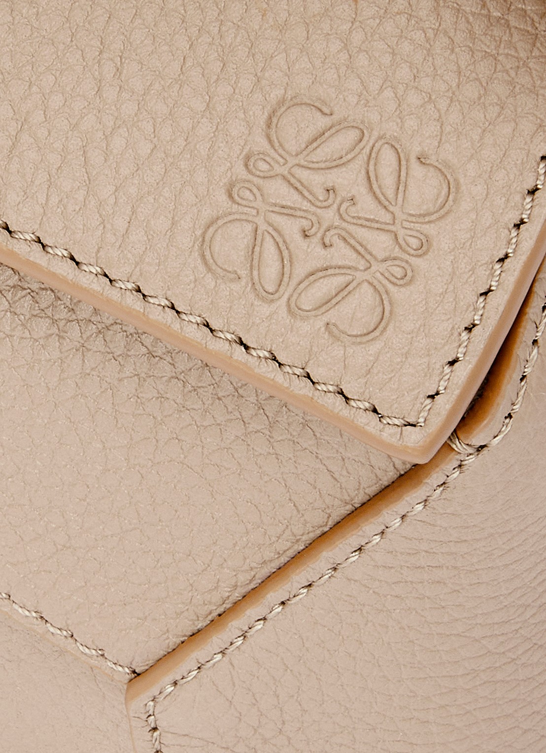 LOEWE Puzzle Edge Mini handtas van kalfsleer - detail 5 zand