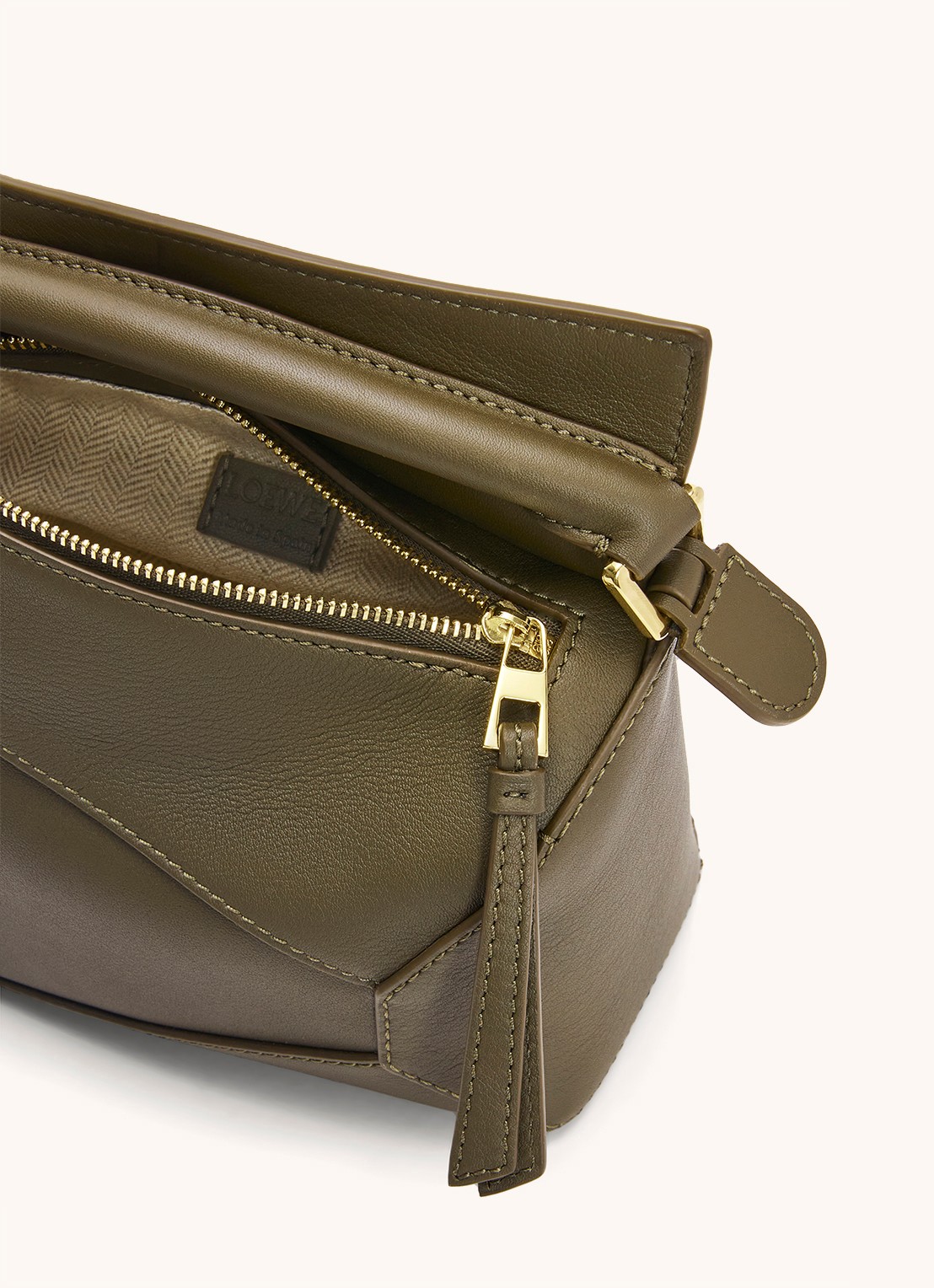 LOEWE Puzzle Edge Mini handtas van kalfsleer - detail 4 bronsgroen