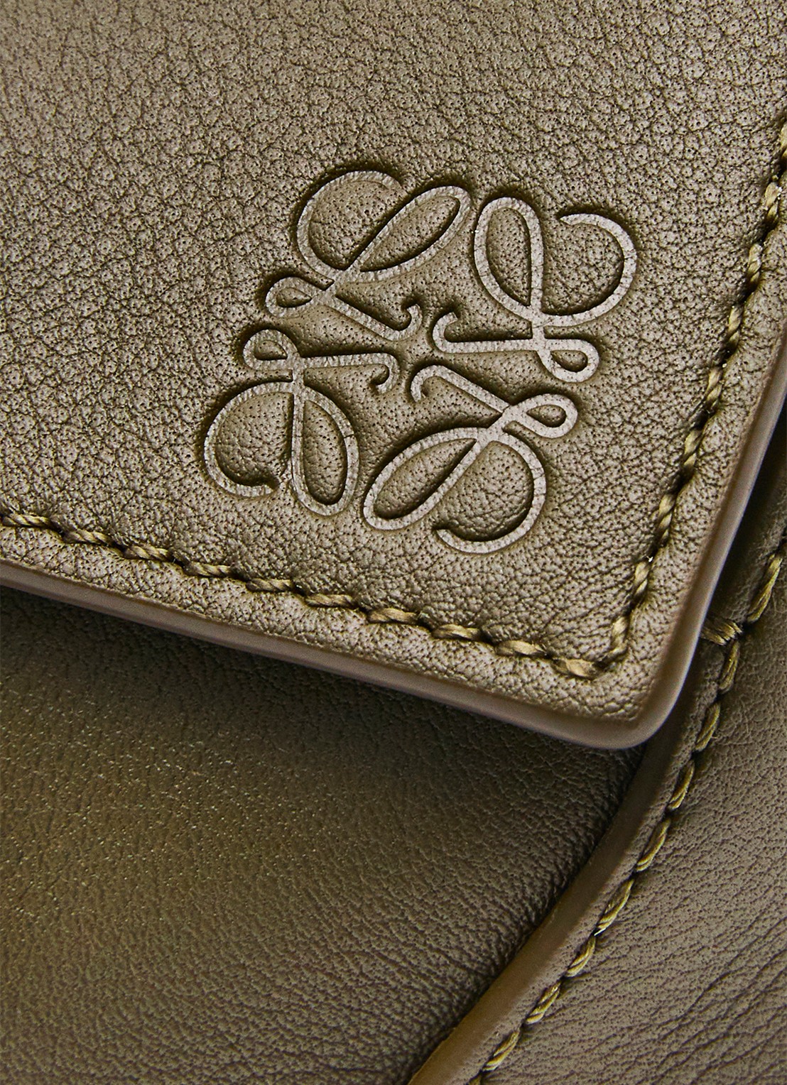 LOEWE Puzzle Edge Mini handtas van kalfsleer - detail 5 bronsgroen