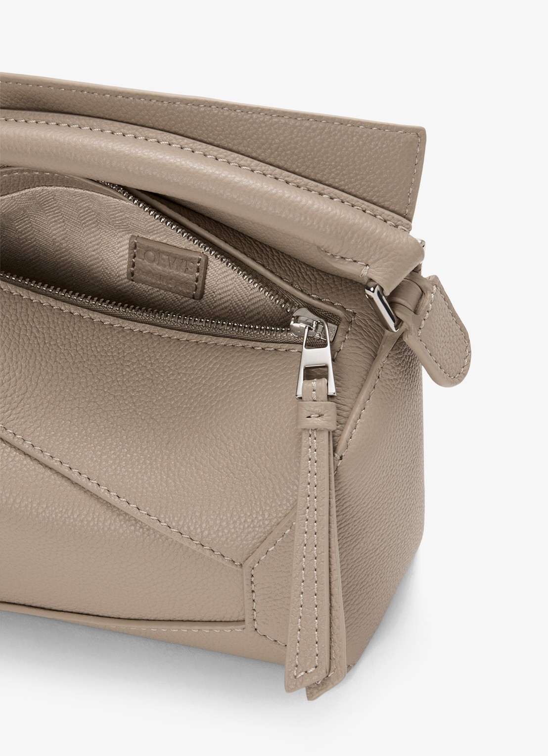 LOEWE Puzzle Edge Mini handtas van kalfsleer - detail 6 zand