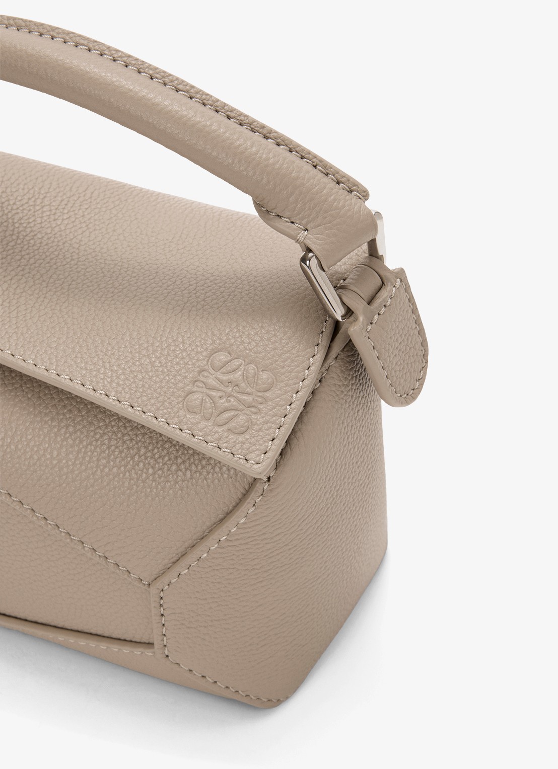 LOEWE Puzzle Edge Mini handtas van kalfsleer - detail 7 zand