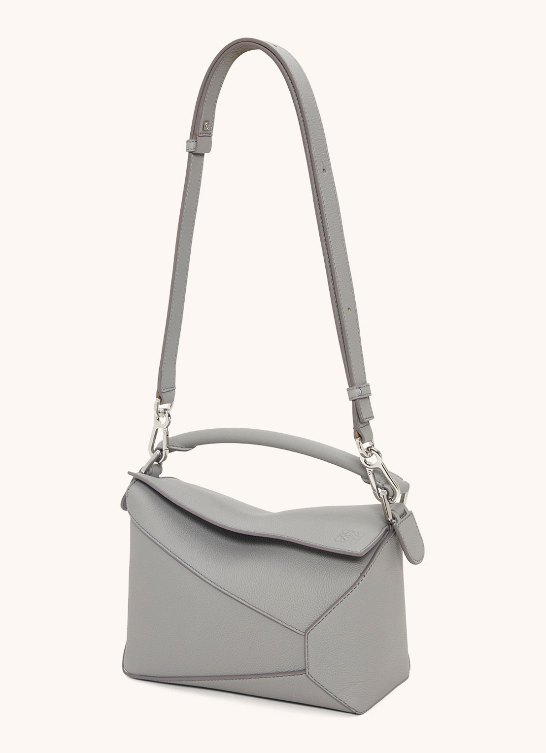 LOEWE Puzzle Edge Small handtas van kalfsleer - detail 4 lichtgrijs