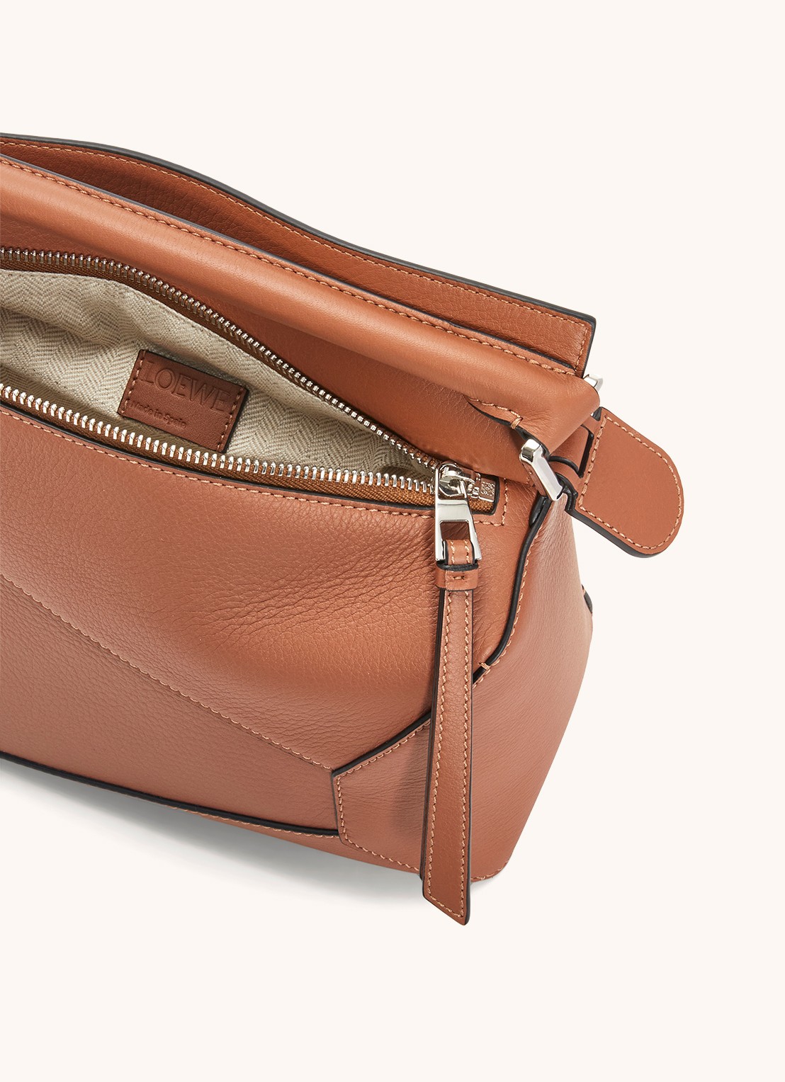 LOEWE Puzzle Edge Small handtas van kalfsleer - detail 3 lichtbruin