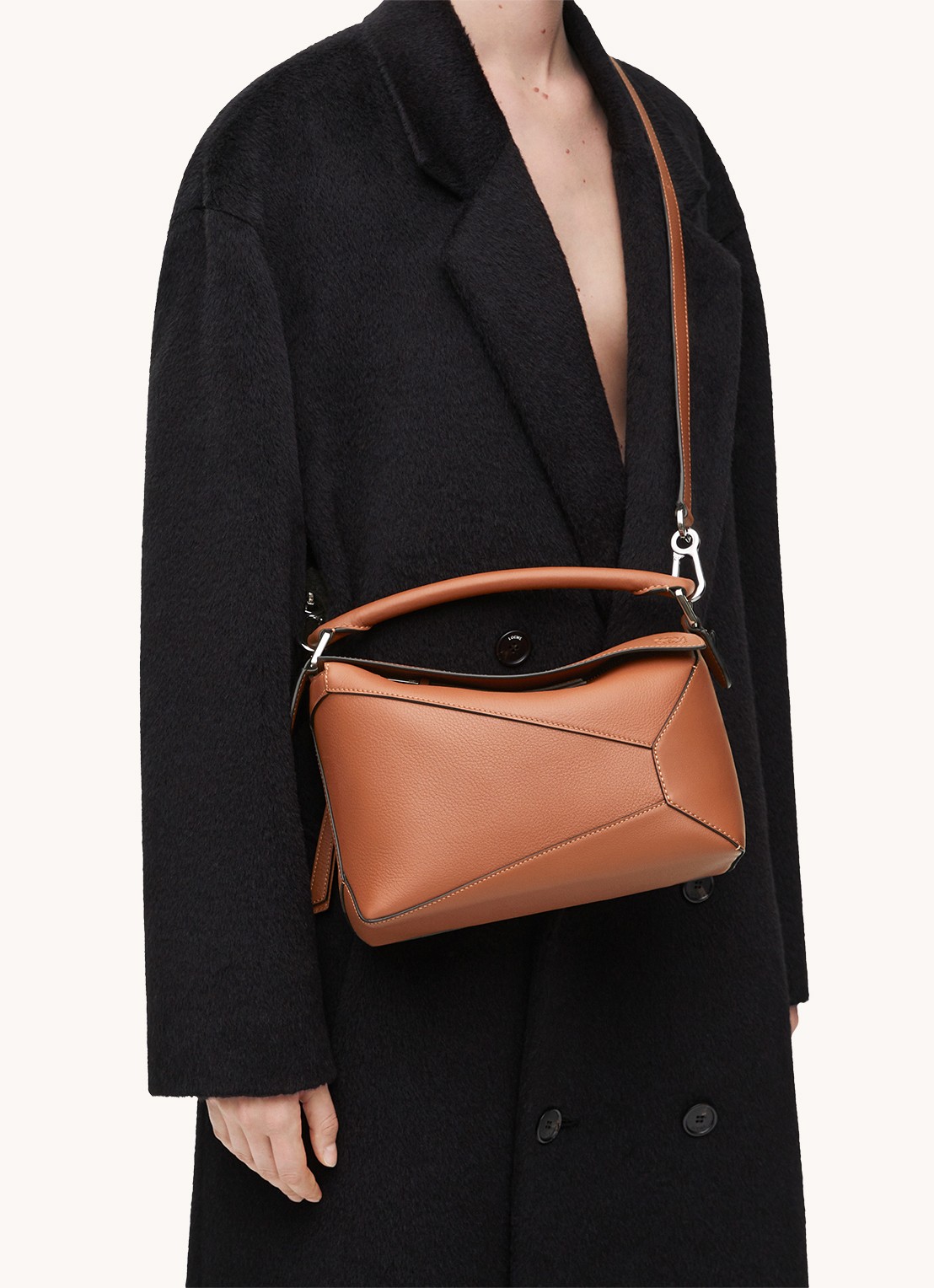 LOEWE Puzzle Edge Small handtas van kalfsleer - detail 5 lichtbruin