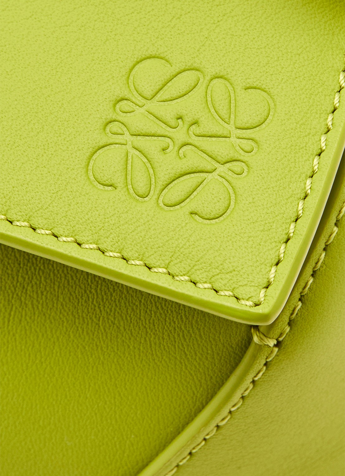 LOEWE Puzzle Edge Small handtas van kalfsleer - detail 7 lime
