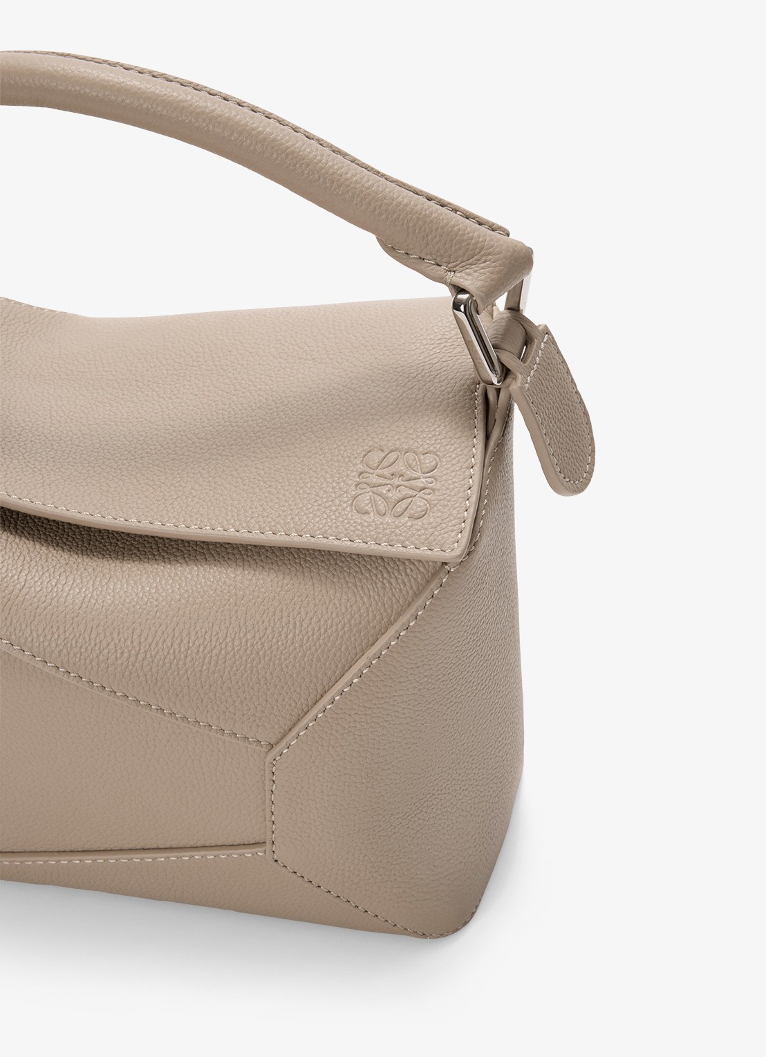 LOEWE Puzzle Edge Small handtas van kalfsleer - detail 6 zand