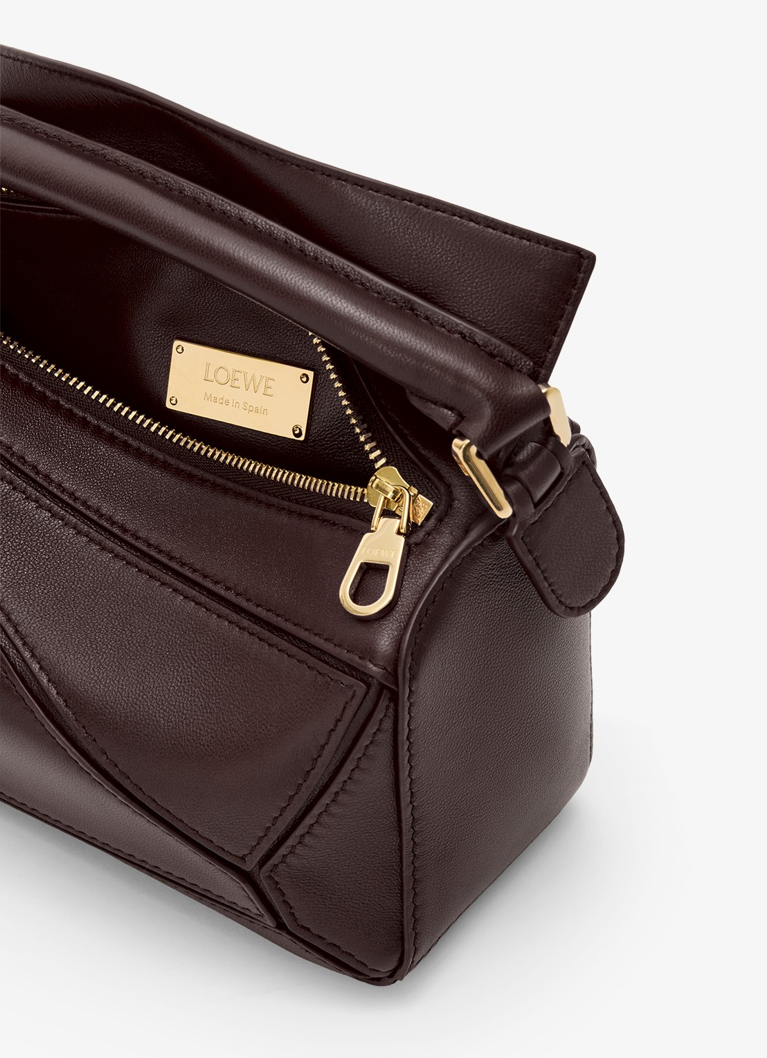 LOEWE Puzzle Featherlight Mini handtas van kalfsleer - detail 4 donkerbruin