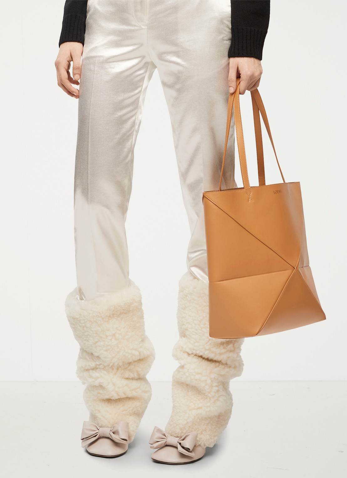 LOEWE Puzzle Fold Medium shopper van kalfsleer - voorkant 2 camel