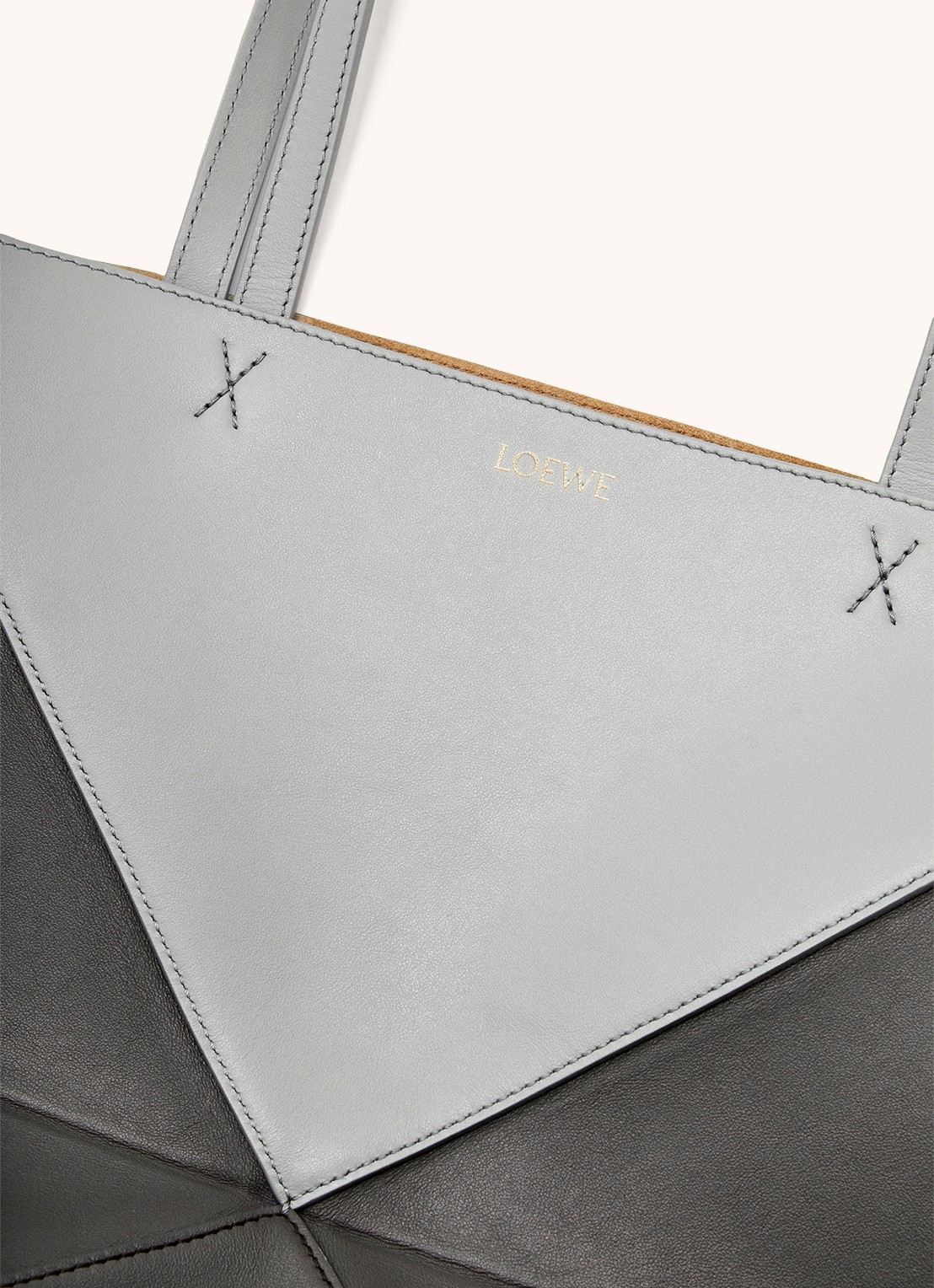 LOEWE Puzzle Fold Medium shopper van kalfsleer - detail 4 lichtgrijs