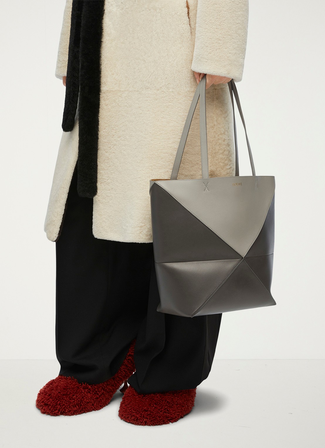 LOEWE Puzzle Fold Medium shopper van kalfsleer - voorkant 2 lichtgrijs