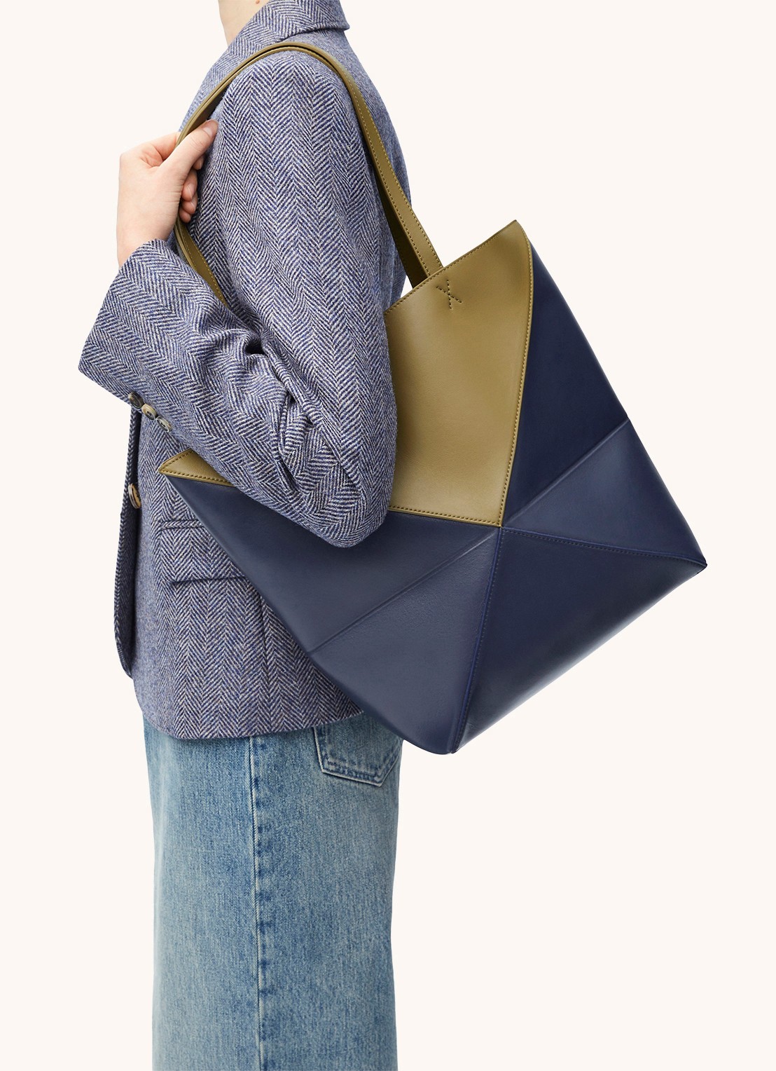 LOEWE Puzzle Fold Medium shopper van kalfsleer - detail 6 donkerblauw