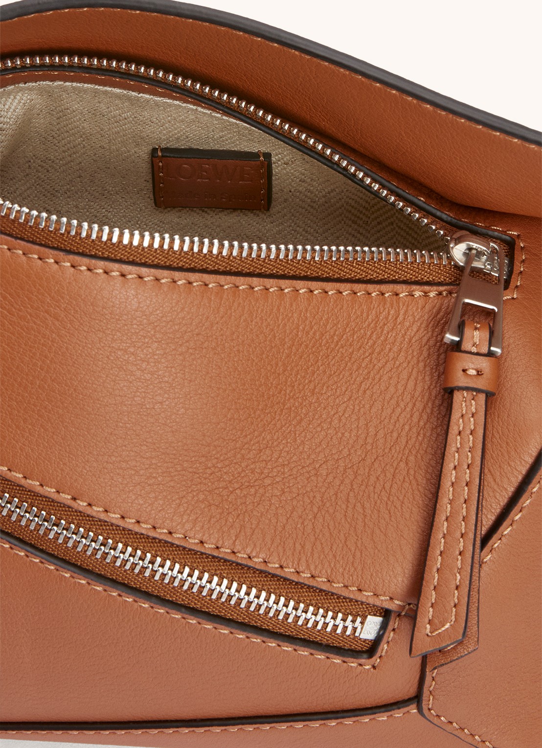 LOEWE Puzzle Mini crossbodytas van kalfsleer - detail 4 camel