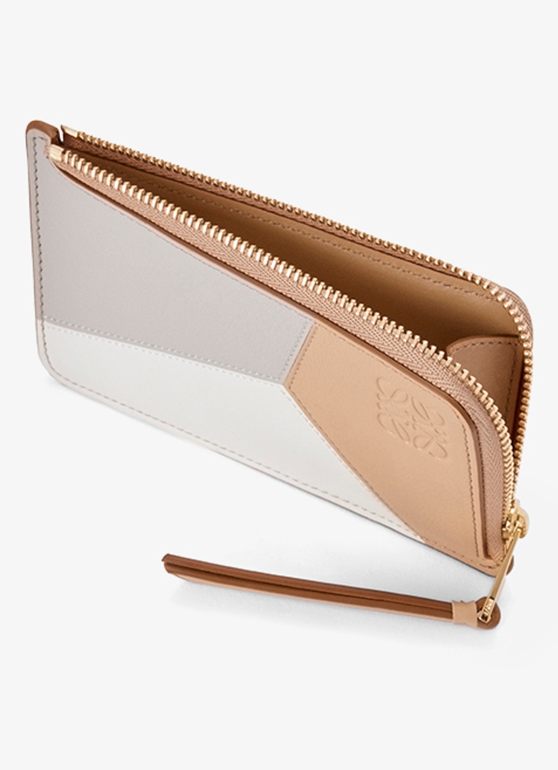 LOEWE Puzzle pasjeshouder van kalfsleer - detail beige