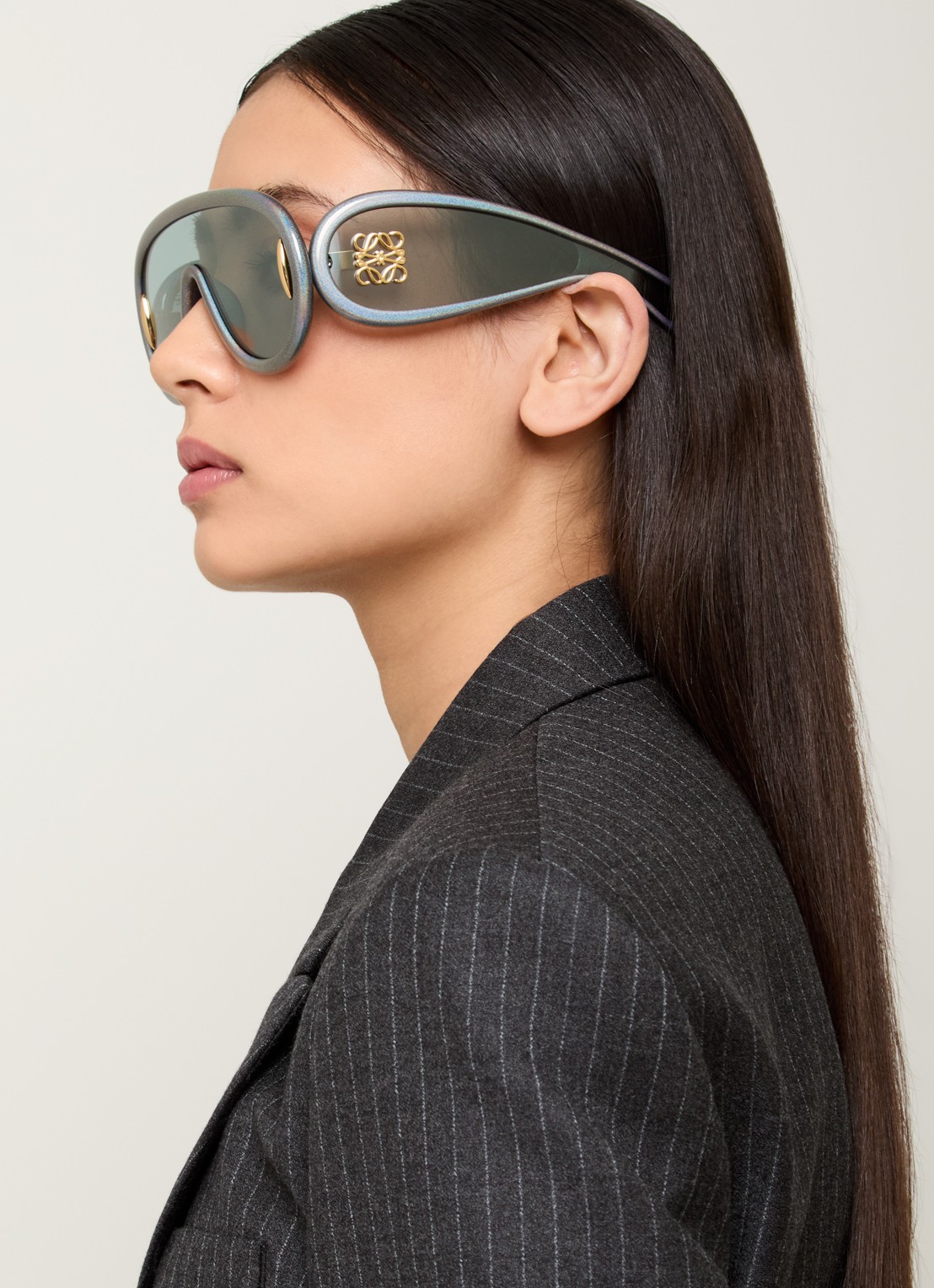 LOEWE Shield zonnebril LW40108I - voorkant 2 grijs