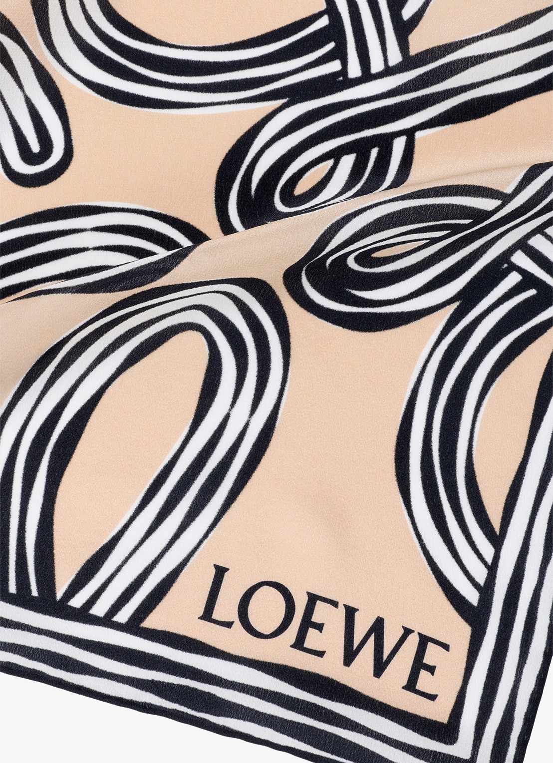 LOEWE Sjaal van zijde met logoprint 132 x 132 cm - detail 2 beige