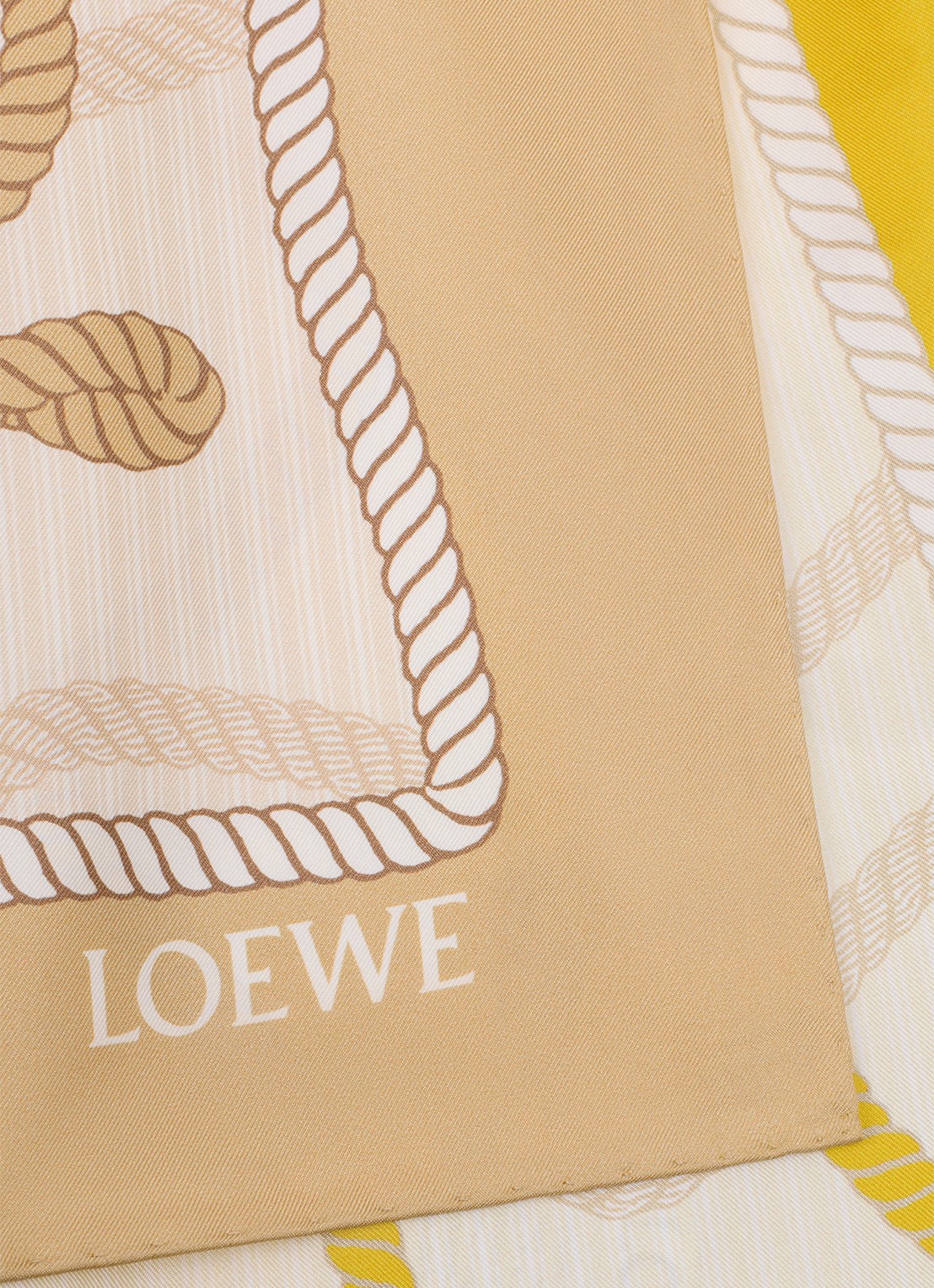 LOEWE Sjaal van zijde met print 90 x 90 cm - detail beige