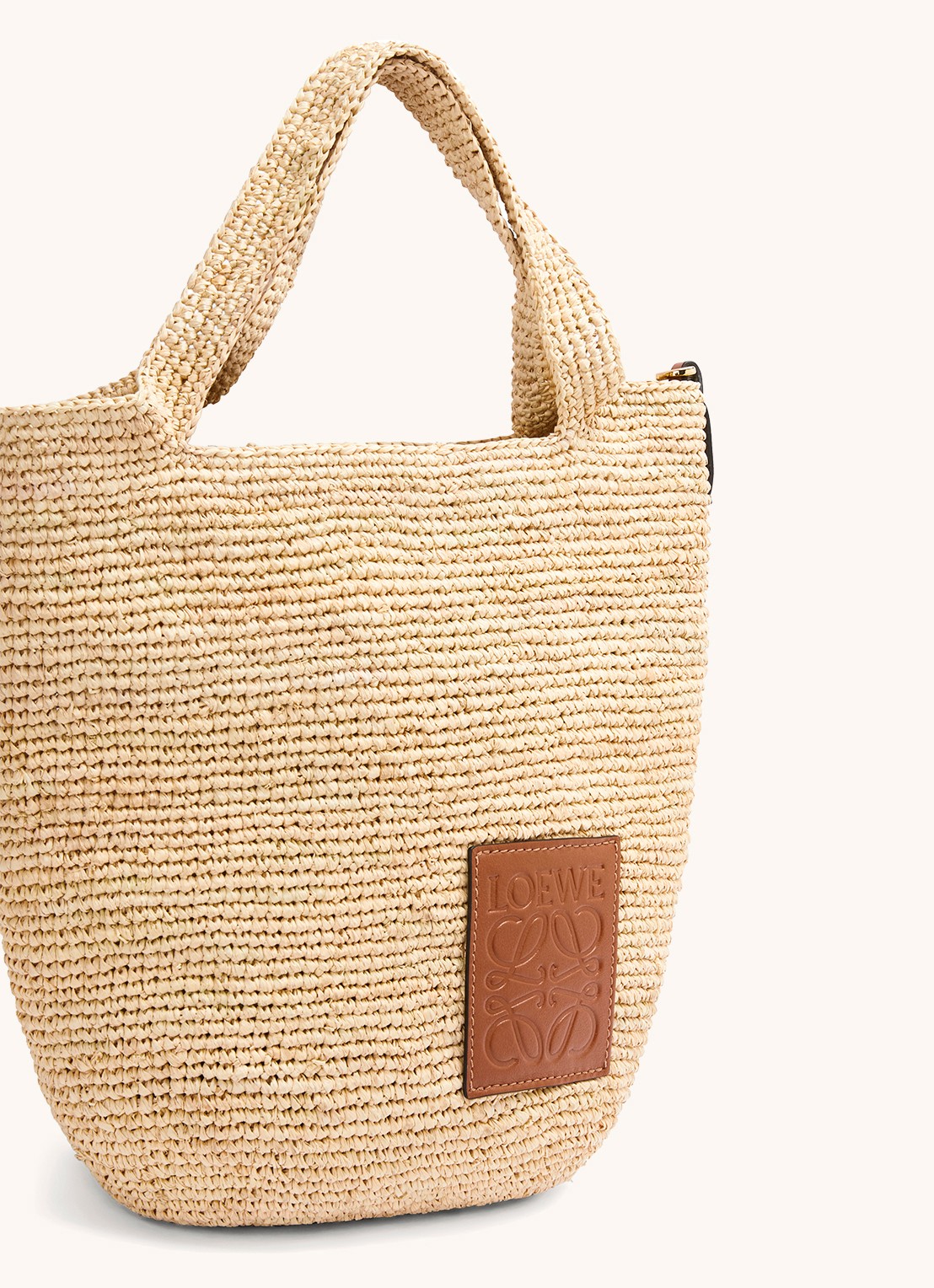 LOEWE Slit schoudertas van raffia met kalfsleren details - detail 3 camel