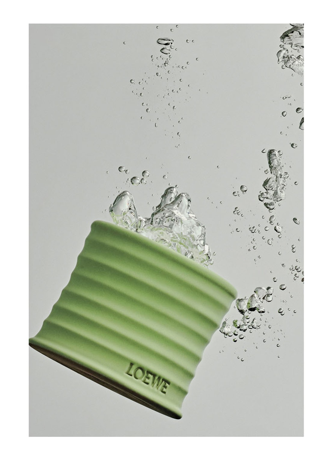 LOEWE Small Cucumber Candle - geurkaars 170 gram - detail 4 undefined