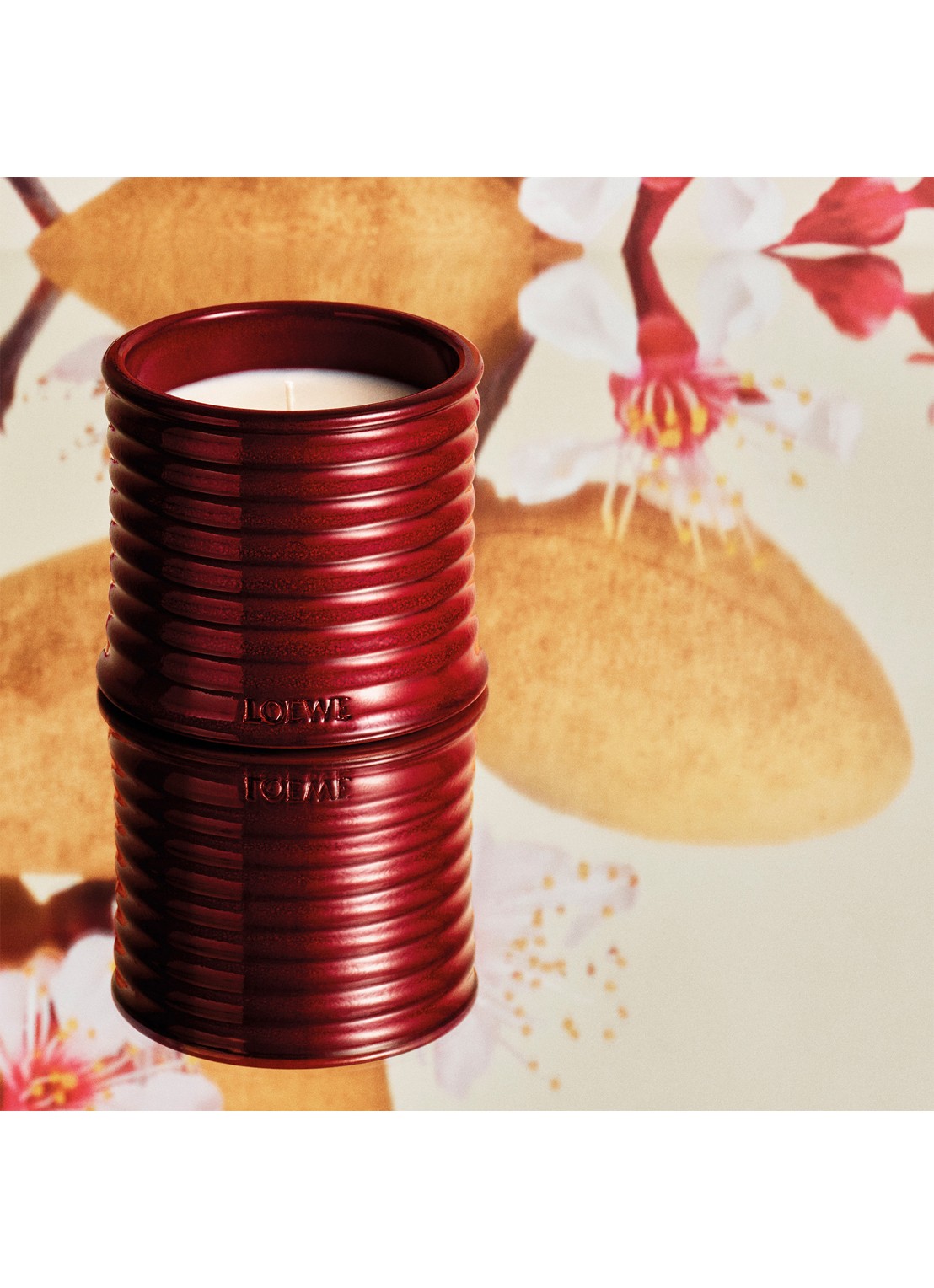 LOEWE Sweet Almond Scented Candle - geurkaars 320 gram - detail 2 undefined