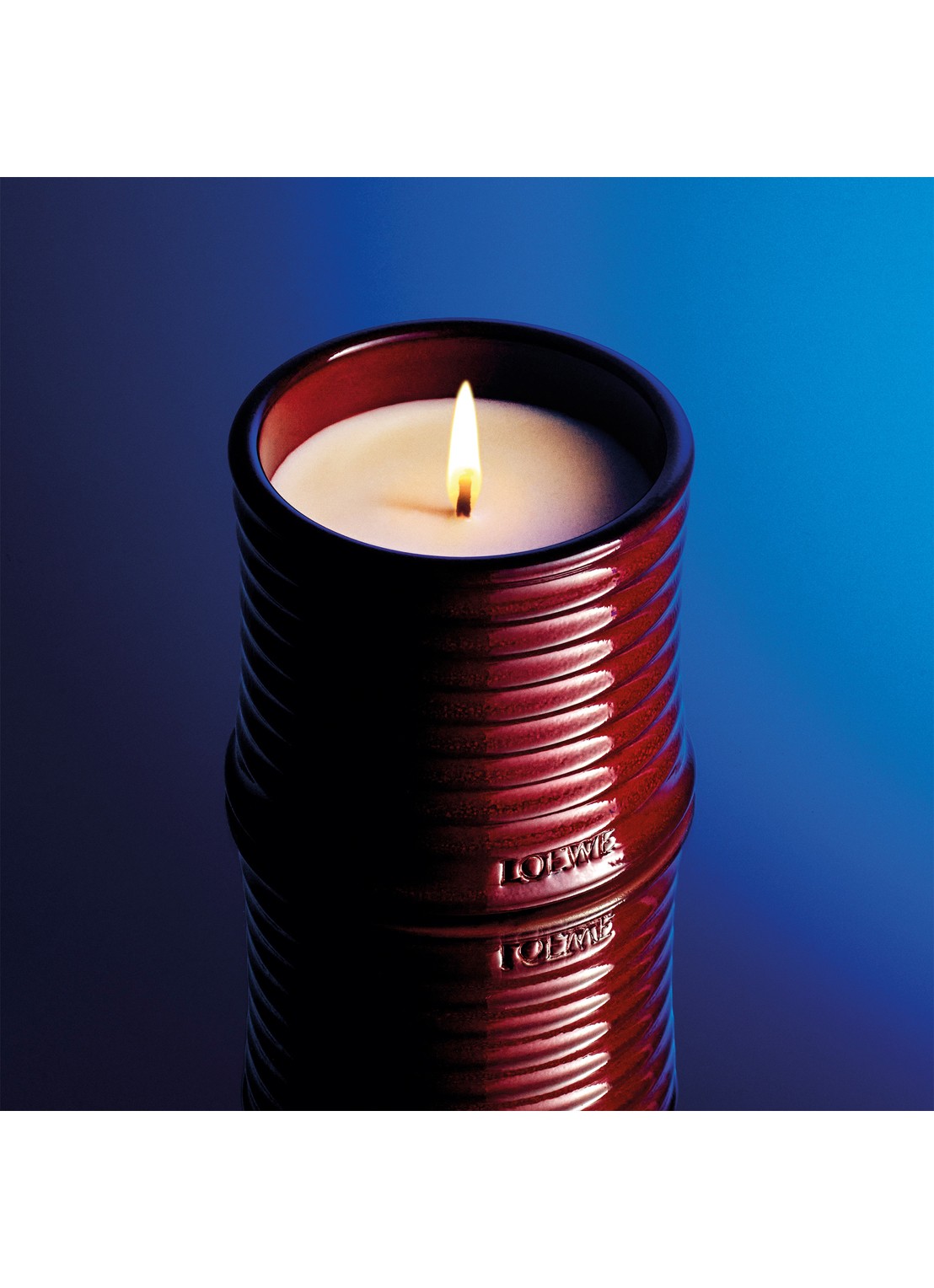 LOEWE Sweet Almond Scented Candle - geurkaars 320 gram - detail 3 undefined