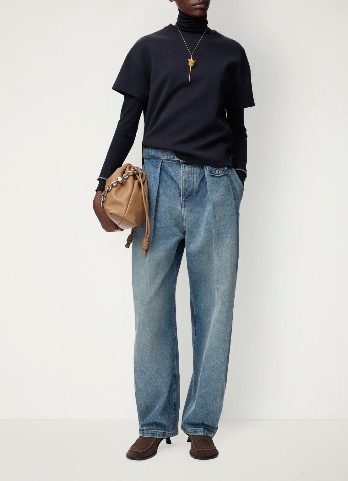 LOEWE T-shirt met logoborduring en asymmetrische zoom - voorkant 5 donkerblauw
