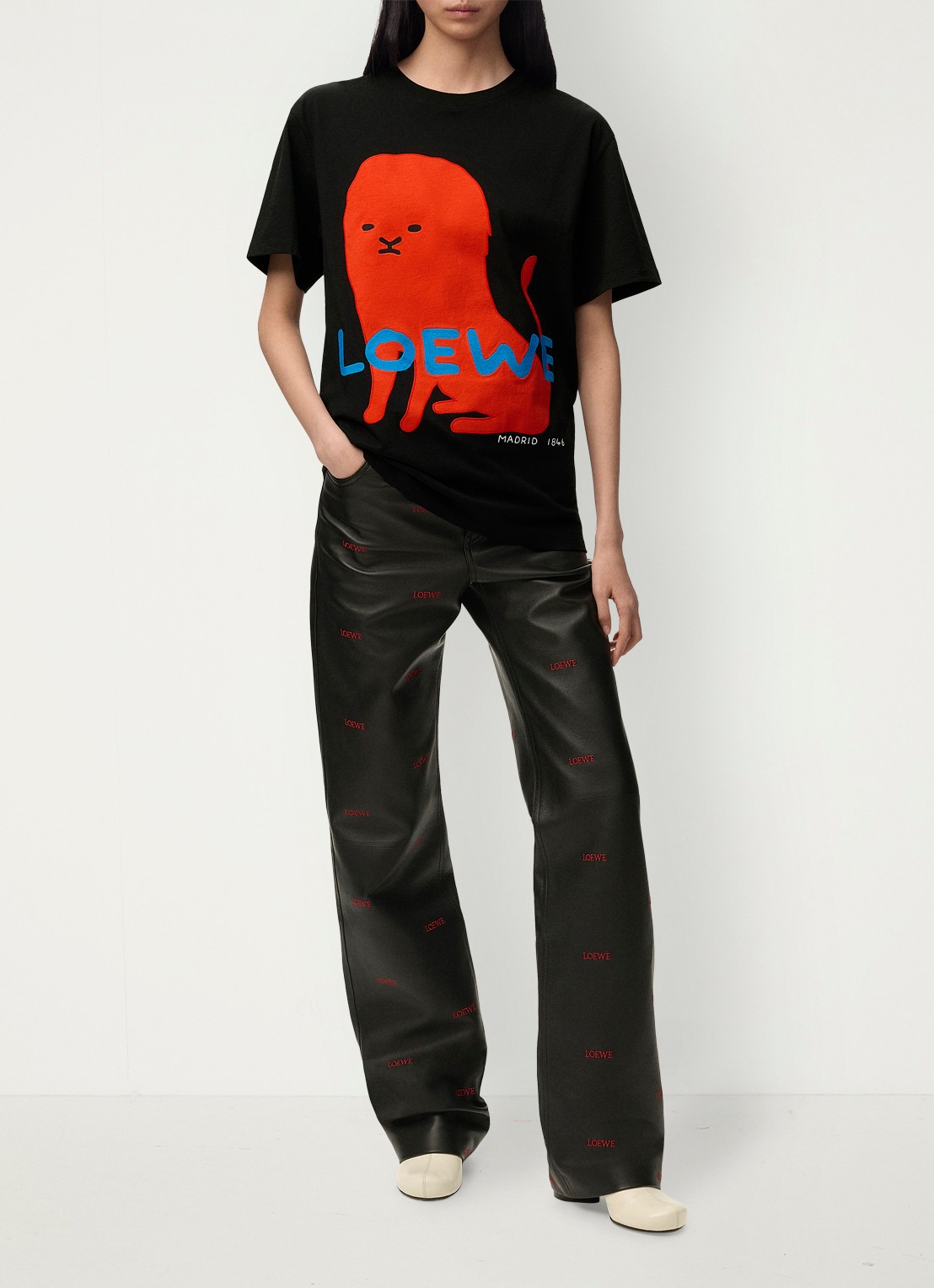 LOEWE T-shirt met logoborduring - voorkant 8 zwart