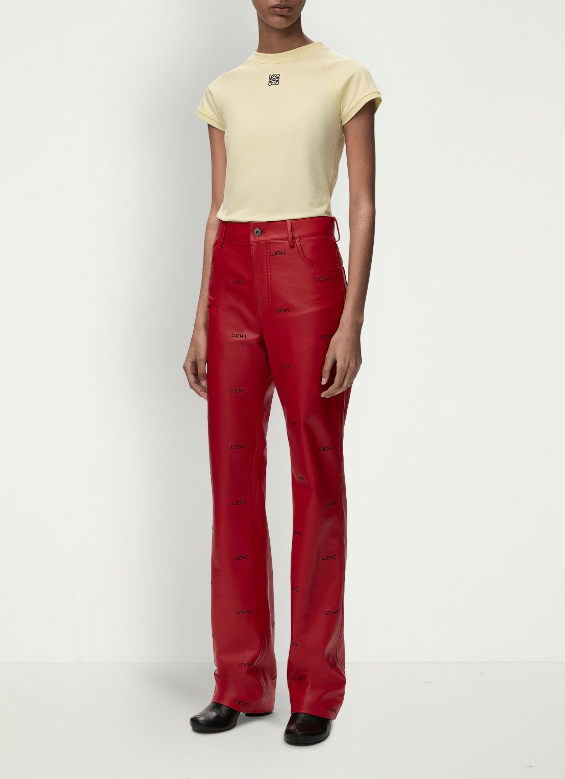 LOEWE T-shirt met logoborduring - voorkant 3 lichtgeel